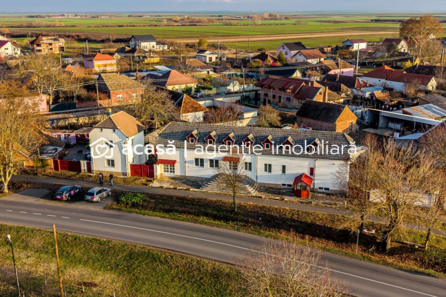 Clădire potrivită pentru proiecte educaționale sau de îngrijire - Propun spre vânzare un imobil cu destinație versatilă, amplasat într-o zonă liniștită, pe strada principală în Bodrogul nou, potrivit pentru activități sociale sau medical-rezidențiale. Proprietatea se remarcă prin compartimentarea ce permite amenajarea unui azil de bătrâni, centru de îngrijire, centru pentru copii sau alte funcțiuni similare.

Caracteristici principale ale proprietății:
Suprafață utilă: 500 mp
Suprafață construită desfășurată: 574 mp
Amprentă la sol: 168 mp
Suprafață teren: 762 mp

Potrivit pentru:
Azil de bătrâni
Centru de zi sau centru rezidențial pentru copii
Centru de recuperare
Clinici sau servicii medicale
Instituții educaționale private

Pentru orice întrebări sau pentru a programa o vizionare, vă rog să mă contactați.

📞 0742267773
Szuchanszki Andreea consultant imobiliar

Nu dispui de toată suma? Te ajutăm noi gratuit! Îți obținem oferte de la 16 bănci.

Ai o proprietate de vânzare în Arad și vrei să știi cât valorează cu adevărat?
Sună-mă pentru o evaluare gratuită, fără obligații.

Birou: ACASĂ | Agenție imobiliară Arad
Bulevardul Decebal 2, Arad 310133