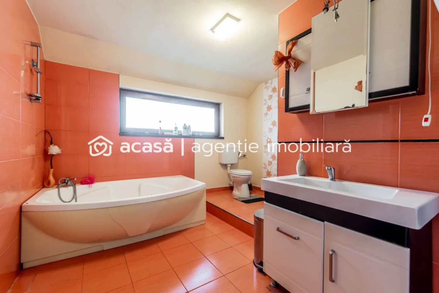 VILĂ MODERNĂ CU PISCINĂ, SAUNĂ- COMISION 0% – ARADUL NOU