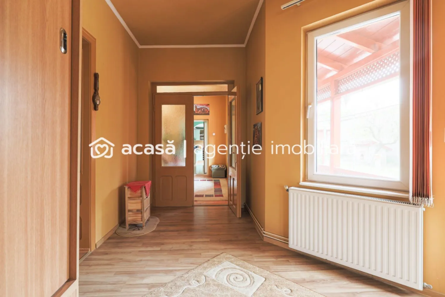 Casă spațioasă cu 4 dormitoare în Nădlac – gata de mutare! - 📍 Localizare excelentă – poziționare centrală

Vă propun spre vânzare o casă frumoasă, bine întreținută, situată într-o zonă centrală și liniștită din Nădlac, ideală pentru o familie care își dorește confort și spațiu.

✅ Detalii proprietate:
Suprafață teren: 551 mp
Suprafață utilă casă: 172 mp
Compartimentare practică:
4 dormitoare spațioase
1 baie
Bucătărie cu loc de luat masa
Confort termic: Centrală proprie pe gaz + ferestre din PVC pentru eficiență energetică

Anexe utile:
Garaj
Bucătărie de vară 

🔑 Avantaje:

Poziționare – acces facil la toate punctele de interes din oraș

Proprietate îngrijită, gata de mutare

📞Contactați-mă pentru mai multe detalii sau pentru programarea unei vizionări.
0742267773 - Andreea Szuchanszki

Nu dispui de toată suma? Te ajutăm noi gratuit! Îți obținem oferte de la 16 bănci.

Ai o proprietate de vânzare în Arad și vrei să știi cât valorează cu adevărat?
Sună-mă pentru o evaluare gratuită, fără obligații.

Birou: ACASĂ | Agenție imobiliară Arad
Bulevardul Decebal 2, Arad 310133