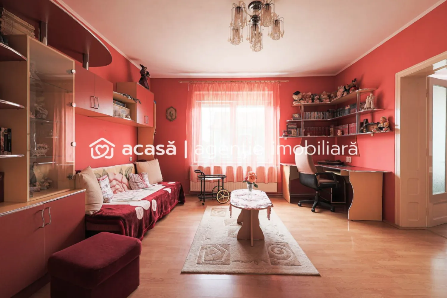 Casă spațioasă cu 4 dormitoare în Nădlac – gata de mutare! - 📍 Localizare excelentă – poziționare centrală

Vă propun spre vânzare o casă frumoasă, bine întreținută, situată într-o zonă centrală și liniștită din Nădlac, ideală pentru o familie care își dorește confort și spațiu.

✅ Detalii proprietate:
Suprafață teren: 551 mp
Suprafață utilă casă: 172 mp
Compartimentare practică:
4 dormitoare spațioase
1 baie
Bucătărie cu loc de luat masa
Confort termic: Centrală proprie pe gaz + ferestre din PVC pentru eficiență energetică

Anexe utile:
Garaj
Bucătărie de vară 

🔑 Avantaje:

Poziționare – acces facil la toate punctele de interes din oraș

Proprietate îngrijită, gata de mutare

📞Contactați-mă pentru mai multe detalii sau pentru programarea unei vizionări.
0742267773 - Andreea Szuchanszki

Nu dispui de toată suma? Te ajutăm noi gratuit! Îți obținem oferte de la 16 bănci.

Ai o proprietate de vânzare în Arad și vrei să știi cât valorează cu adevărat?
Sună-mă pentru o evaluare gratuită, fără obligații.

Birou: ACASĂ | Agenție imobiliară Arad
Bulevardul Decebal 2, Arad 310133