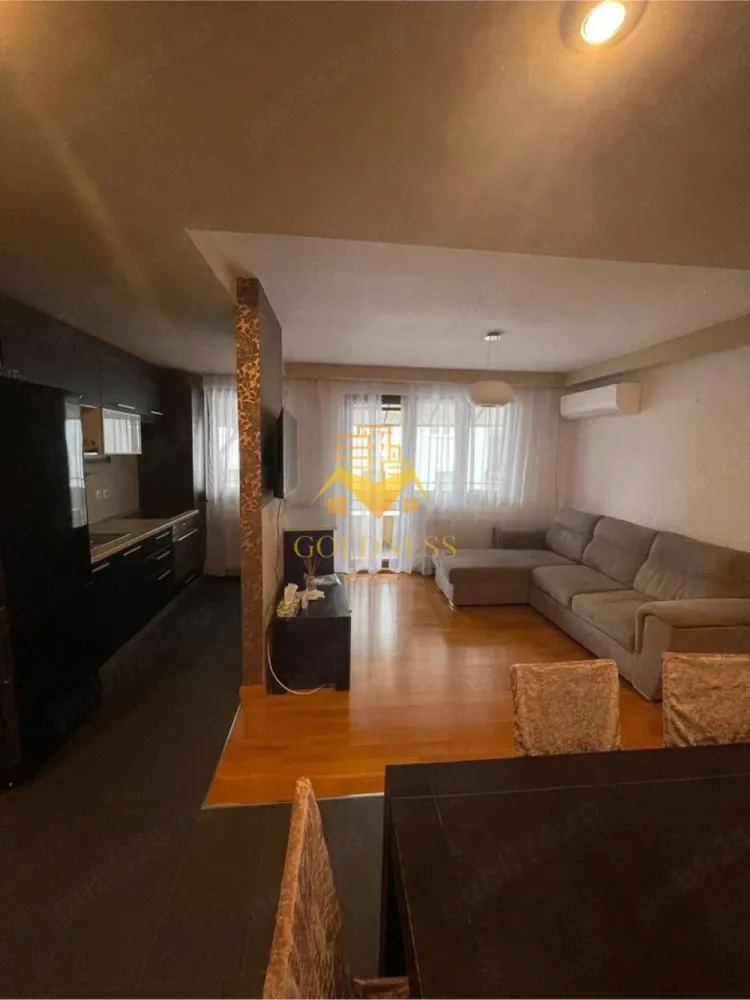 3 camere, 100mp, Parcare, Andrei Muresanu, Brancusi, BT, Home Garden - GOLDNESS Imobiliare vă propune spre închiriere un apartament cu 3 camere complet mobilat și utilat, la etajul 2 într-un imobil de 2 etaje, în Cartierul Andrei Muresanu, in apropiere de Str. Constantin Brancusi si mijloacele de transport in comun.
Dispune de loc de parcare in curtea interioara!
Se află în apropierea stațiilor de transport în comun, magazine, restaurante, spații verzi, farmacii, etc. 

Apartamentul este compartimentat astfel:
 - dormitor cu pat matrimonial, dressing, noptiere
 - dormitor/ camera mobilata ca si dressing/ birou
 - living cu bucatarie open space complet utilată și mobilată, canapea extensibilă, loc de servit masa 
 - 2 bai, dintre care una de serviciu si una cu cada, calorifer port prosop și dulap pentru depozitare.
 - 2 balcoane deschise de 15 mp total.

Imobilul este dotat cu toate cele necesare- centrală proprie, frigider, aragaz, hotă, mașină de spălat haine, etc. 

Dacă sunteți interesați de acest apartament și doriți să îl vizionați, dar și pentru alte oferte nu ezitați să ne contactați telefonic sau prin e-mail. Vă stăm la dispoziție!

Pentru intermediere se percepe un comision de 50% din prețul chiriei!
