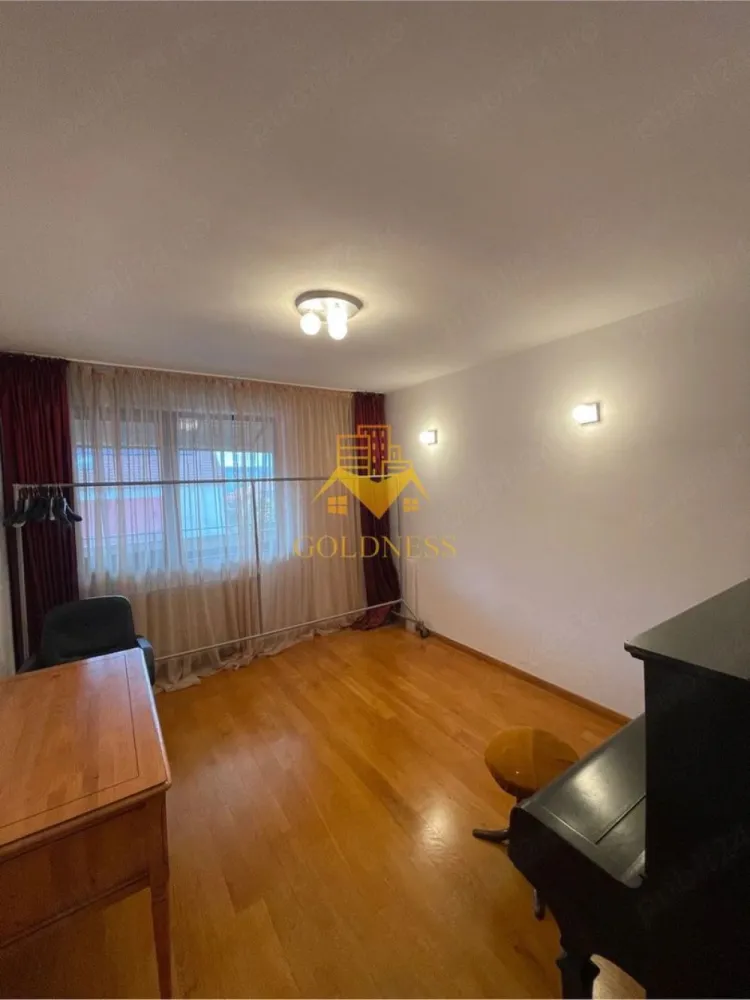 3 camere, 100mp, Parcare, Andrei Muresanu, Brancusi, BT, Home Garden - GOLDNESS Imobiliare vă propune spre închiriere un apartament cu 3 camere complet mobilat și utilat, la etajul 2 într-un imobil de 2 etaje, în Cartierul Andrei Muresanu, in apropiere de Str. Constantin Brancusi si mijloacele de transport in comun.
Dispune de loc de parcare in curtea interioara!
Se află în apropierea stațiilor de transport în comun, magazine, restaurante, spații verzi, farmacii, etc. 

Apartamentul este compartimentat astfel:
 - dormitor cu pat matrimonial, dressing, noptiere
 - dormitor/ camera mobilata ca si dressing/ birou
 - living cu bucatarie open space complet utilată și mobilată, canapea extensibilă, loc de servit masa 
 - 2 bai, dintre care una de serviciu si una cu cada, calorifer port prosop și dulap pentru depozitare.
 - 2 balcoane deschise de 15 mp total.

Imobilul este dotat cu toate cele necesare- centrală proprie, frigider, aragaz, hotă, mașină de spălat haine, etc. 

Dacă sunteți interesați de acest apartament și doriți să îl vizionați, dar și pentru alte oferte nu ezitați să ne contactați telefonic sau prin e-mail. Vă stăm la dispoziție!

Pentru intermediere se percepe un comision de 50% din prețul chiriei!