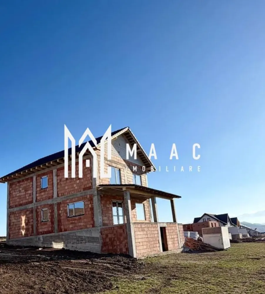 Casa individuala | 5 camere | P+1 | Teren 400 MP | Sura Mare - MAAC Imobiliare vă prezintă o casa individuala cu panoramă asupra municipiului Sibiu și Munților Făgăraș, situată în Șura Mare, într-un cartier rezidențial select, format din locuințe finalizate. Caracteristici: Suprafață utilă totală de 140 mp. Teren cu suprafața de 400 mp. Regim de înălțime demisol, parter, etaj și pod. Compartimentare: Demisol Două pivnițe spațioase. Parter: Hol generos cu casa scării. Spațiu tehnic. Living cu bucătărie open space. Dormitor. Baie. Terasă acoperită. Acces acoperit în locuință. Etaj: Hol cu casa scării. Trei dormitoare, fiecare cu acces la balcon. Dressing. Baie. Terasă acoperită cu deschidere panoramică. Pod: Spațiu accesibil, ideal pentru depozitare suplimentară. Construcție și dotări Structură solidă realizată din cărămidă Porotherm. Încălzire în pardoseală pe ambele niveluri. Ferestre termopan Salamander cu trei foi de sticla. Acoperiș cu țiglă Bramac. Orientare excelentă, cu lumină naturală pe tot parcursul zilei. Stadiu de predare: Varianta la roșu, cu geamuri termopan și instalația electrică realizată. Varianta la cheie, cu finisaje personalizate în funcție de preferințele cumpărătorului. Avantaje: Panoramă deschisă asupra orașului Sibiu și Munților Făgăraș. Acces rapid către Sibiu și principalele puncte de interes. Preț Preț de vânzare la cheie: 230.000 euro. Pentru mai multe detalii precizati telefonic ca ati vazut anuntul cu ID: CP2862870 }}