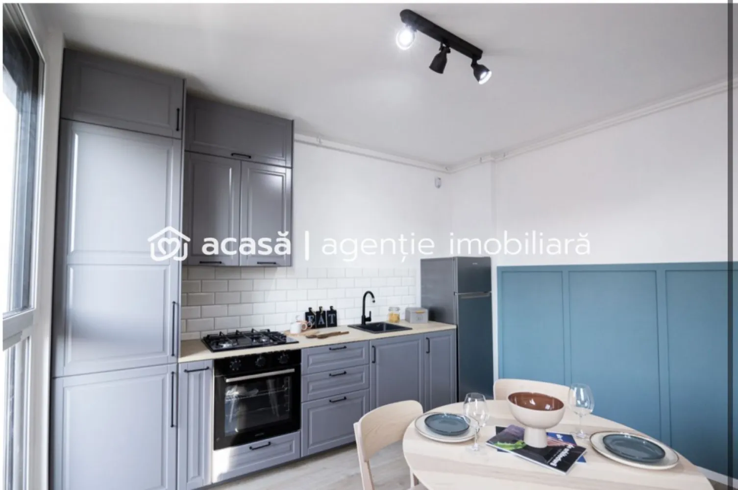 De vanzare PENTHOUSE într-un bloc nou marca ARED Comision 0% - 📅 Din 01 septembrie 2025 se lanseaza cel mai nou proiect rezidențial ARED – Arad
Comision 0% – direct de la dezvoltator
🔑 Caracteristici principale:
Bloc nou, semnat ARED, situat în proximitatea AFI Arad
4 căi de acces către principalele zone ale orașului
Eficiență energetică ridicată – termoizolație exterioară de 20 cm
TERASĂ MARE – spațiu de relaxare privat
Parc multisport 16.000 mp la dispoziția rezidenților
🏠 Stadiu de predare:
Semifinisat – ideal pentru personalizare după gust
Posibilitate de livrare mobilat & utilat la cheie – gata pentru locuire sau închiriere imediată
Avantaje pentru cumpărători:
Ideal pentru familii care își doresc confort, siguranță și acces rapid la facilități
Oportunitate pentru investitori, datorită cererii crescute în zona AFI Arad
Comision 0% – achiziție directă, fără costuri suplimentare

Lucian Marc, 0746093329, Consultant Imobiliar Ared
Birou: ACASA | Agentie Imobiliara Arad
Adresa: Bulevardul Decebal 2, Arad 310133