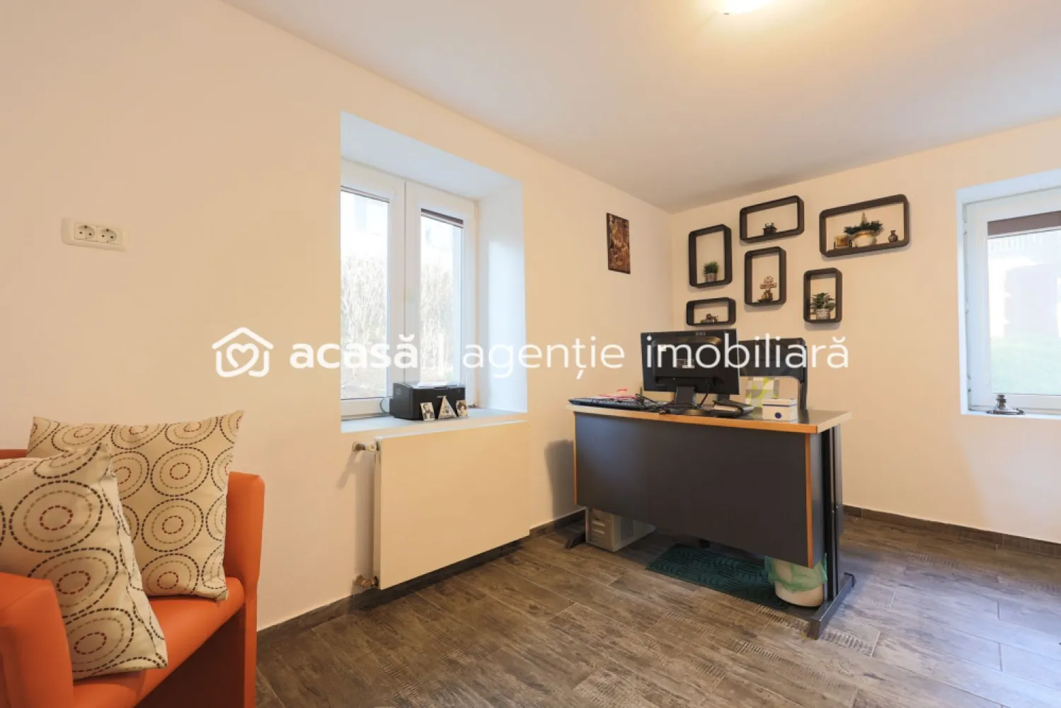 Spațiu ideal pentru birouri sau clinici - Vă ofer spre vânzare un spațiu, cu o suprafață utilă de 165 mp, situat între b-dul Vasile Milea și b-dul Revoluției.

Acest spațiu este perfect pentru diverse tipuri de afaceri datorită amplasării sale ideale și accesului la toate utilitățile necesare: apă, canalizare, curent trifazic și gaz. Încălzirea este asigurata de centrală pe gaze naturale, iar ferestrele sunt din PVC. Proprietatea se află la demisolul unei clădiri, un demisol înalt.

Deține toate avizele de funcționare necesare pentru un spațiu comercial, economisindu-vă astfel timp prețios în obținerea acestora.

Zona este foarte accesibilă fiind poziționată aproape de Tribunalul Arad, b-dul Revoluției, Malul Mureșului.

Pentru mai multe informații sau pentru a programa o vizionare, contactati-mă la 0742267773.

Szuchanszki Andreea Consultant Imobilioar
CP2013768

Nu dispui de toată suma? Te ajutăm noi gratuit! Îți obținem oferte de la 16 bănci.

Ai o proprietate de vânzare în Arad și vrei să știi cât valorează cu adevărat?
Sună-mă pentru o evaluare gratuită, fără obligații.

Birou: ACASĂ | Agenție imobiliară Arad
Bulevardul Decebal 2, Arad 310133