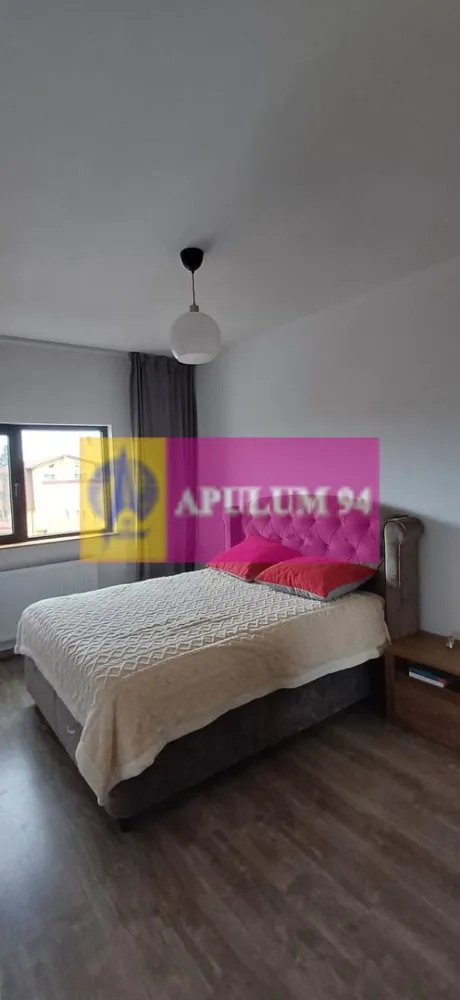 Apartament 3 camere 53mp Metrou Aparatorii Patriei [loc parcare inclus - Vă propunem spre vanzare un apartament de 3 camere, situat într-o zonă deosebit de atractivă, la 600 de metrii de stația de METROU APARATORII PATRIEI.
Apartamentul este locat intr-un bloc cu 8 apartamente din anul 2022, este semidecomandat - centrala proprie, etaj 3/3, se predă mobilat și utilat, perfect pentru familii sau investitori în căutarea unei locuințe moderne, cu acces rapid la toate facilitățile urbane. Compartimentare: living-bucătărie, 2 dormitoare luminoase, baie. 
Dispune de un loc de parcare inclus in pret (fix in fata scarii).
Avantajele zonei:
Acces la transportul public: Stațiile de metrou se află la 7 minute de mers pe jos, iar stațiile de metrou se află la 7 minute de mers pe jos, asigurând legături rapide cu toate zonele importante din București
Aproape de Grand Arena pentru shopping si distractie, Kaufland, Carrefour, Lidl, Hornbach, Metro, Auchan si Jumbo pentru cumparaturi rapide si convenabile..
Infrastructura educationala si medicala excelenta: scoli, gradinite, si clinici medicale in apropiere, oferindu-va linistea necesara pentru familia dumneavoastra. In vecinatate se afla supermarketuri, restaurante, cafenele si centre de fitness, oferindu-va toate facilitatile la indemana. Cartier sigur si bine intretinut, ideal pentru familii, cu acces rapid la centrele de interes urban, dar si liniste si siguranta. 
Acest apartament este o oportunitate excelenta pentru cei care doresc un stil de viata activ, dar si linistit, in mijlocul unui cartier verde si bine conectat.
Proprietatea este disponibila imediat.
Comision agentie 3% + tva din pretul de vanzare.
Pentru mai multe detalii sau pentru a programa o vizionare, nu ezitati sa ne contactati – Cristi/ Apulum 94/ Tel. Mobil: (004) 0733683462 !