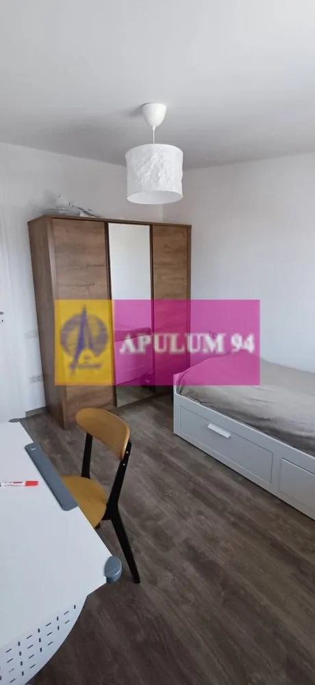 Apartament 3 camere 53mp Metrou Aparatorii Patriei [loc parcare inclus - Vă propunem spre vanzare un apartament de 3 camere, situat într-o zonă deosebit de atractivă, la 600 de metrii de stația de METROU APARATORII PATRIEI.
Apartamentul este locat intr-un bloc cu 8 apartamente din anul 2022, este semidecomandat - centrala proprie, etaj 3/3, se predă mobilat și utilat, perfect pentru familii sau investitori în căutarea unei locuințe moderne, cu acces rapid la toate facilitățile urbane. Compartimentare: living-bucătărie, 2 dormitoare luminoase, baie. 
Dispune de un loc de parcare inclus in pret (fix in fata scarii).
Avantajele zonei:
Acces la transportul public: Stațiile de metrou se află la 7 minute de mers pe jos, iar stațiile de metrou se află la 7 minute de mers pe jos, asigurând legături rapide cu toate zonele importante din București
Aproape de Grand Arena pentru shopping si distractie, Kaufland, Carrefour, Lidl, Hornbach, Metro, Auchan si Jumbo pentru cumparaturi rapide si convenabile..
Infrastructura educationala si medicala excelenta: scoli, gradinite, si clinici medicale in apropiere, oferindu-va linistea necesara pentru familia dumneavoastra. In vecinatate se afla supermarketuri, restaurante, cafenele si centre de fitness, oferindu-va toate facilitatile la indemana. Cartier sigur si bine intretinut, ideal pentru familii, cu acces rapid la centrele de interes urban, dar si liniste si siguranta. 
Acest apartament este o oportunitate excelenta pentru cei care doresc un stil de viata activ, dar si linistit, in mijlocul unui cartier verde si bine conectat.
Proprietatea este disponibila imediat.
Comision agentie 3% + tva din pretul de vanzare.
Pentru mai multe detalii sau pentru a programa o vizionare, nu ezitati sa ne contactati – Cristi/ Apulum 94/ Tel. Mobil: (004) 0733683462 !