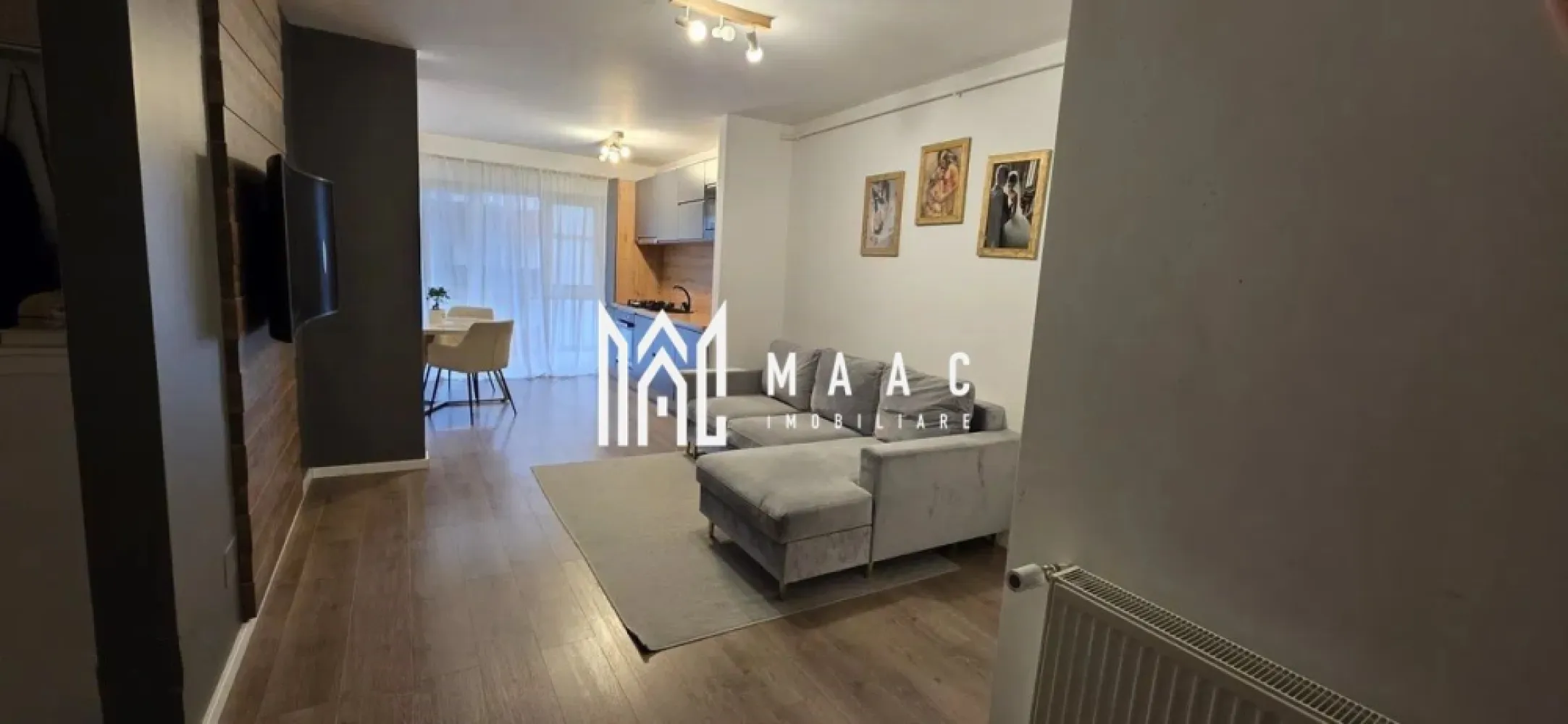 Apartament 3 camere | 60 MPU | Etaj 2 | Balcon | Magnolia Residence - MAAC Imobiliare vă propune spre vânzare un apartament complet mobilat si utilat, situat în ansamblul Magnolia Residence, la etajul 2/8 al unui bloc nou cu lift. Detalii și compartimentare: Suprafață utilă: 60 mp Balcon: 11 mp Etaj: 2 / 8 3 camere (living + 2 dormitoare) 1 baie complet utilată Bucătărie separată și complet echipată Dotări și finisaje: Cartier supravegheat video Lift (capacitate 6 persoane) Geamuri termopan Rolete exterioare din aluminiu umplute cu spumă izolantă (la dormitoare) Izolație exterioară – polistiren 10 cm Parchet laminat Centrală termică în condensare Vaillant Internet fibră optică Bucătărie complet echipată: Cuptor electric, plită pe gaz din sticlă, cuptor cu microunde Mașină de spălat vase Frigider incorporat Chiuvetă ceramică Mobilier din MDF realizat la comandă Living: Colțar extensibil cu ladă de depozitare Zonă TV cu mască din lemn pentru ascunderea cablurilor Primul dormitor: Pat matrimonial cu saltea din spumă cu memorie și control al umidității. Al doilea dormitor: Dulap realizat la comandă până în tavan, cu uși placate cu oglindă Pat extensibil 160x230 Baie: Mașină de spălat și uscător de haine Cada cu panou din sticlă securizată Pentru mai multe detalii precizati telefonic ca ati vazut anuntul cu ID: CP2764952 }}