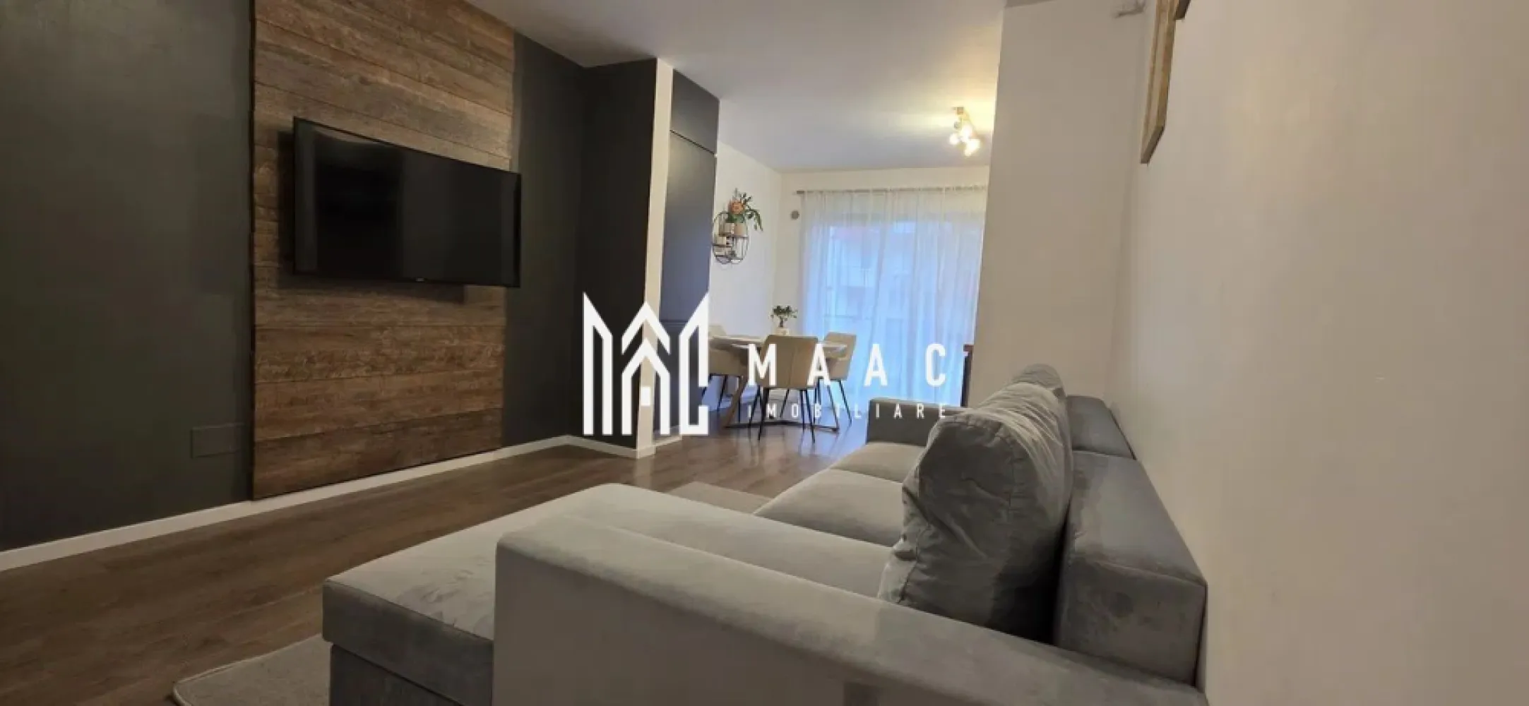Apartament 3 camere | 60 MPU | Etaj 2 | Balcon | Magnolia Residence - MAAC Imobiliare vă propune spre vânzare un apartament complet mobilat si utilat, situat în ansamblul Magnolia Residence, la etajul 2/8 al unui bloc nou cu lift. Detalii și compartimentare: Suprafață utilă: 60 mp Balcon: 11 mp Etaj: 2 / 8 3 camere (living + 2 dormitoare) 1 baie complet utilată Bucătărie separată și complet echipată Dotări și finisaje: Cartier supravegheat video Lift (capacitate 6 persoane) Geamuri termopan Rolete exterioare din aluminiu umplute cu spumă izolantă (la dormitoare) Izolație exterioară – polistiren 10 cm Parchet laminat Centrală termică în condensare Vaillant Internet fibră optică Bucătărie complet echipată: Cuptor electric, plită pe gaz din sticlă, cuptor cu microunde Mașină de spălat vase Frigider incorporat Chiuvetă ceramică Mobilier din MDF realizat la comandă Living: Colțar extensibil cu ladă de depozitare Zonă TV cu mască din lemn pentru ascunderea cablurilor Primul dormitor: Pat matrimonial cu saltea din spumă cu memorie și control al umidității. Al doilea dormitor: Dulap realizat la comandă până în tavan, cu uși placate cu oglindă Pat extensibil 160x230 Baie: Mașină de spălat și uscător de haine Cada cu panou din sticlă securizată Pentru mai multe detalii precizati telefonic ca ati vazut anuntul cu ID: CP2764952 }}