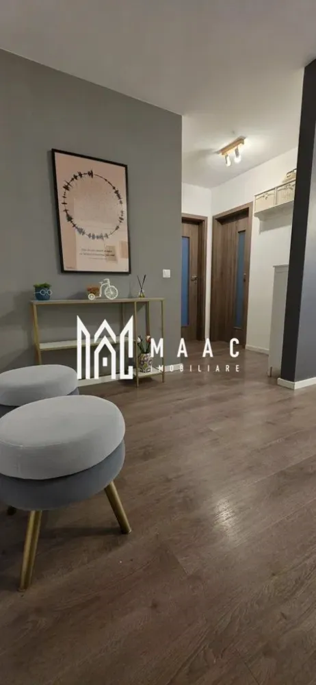 Apartament 3 camere | 60 MPU | Etaj 2 | Balcon | Magnolia Residence - MAAC Imobiliare vă propune spre vânzare un apartament complet mobilat si utilat, situat în ansamblul Magnolia Residence, la etajul 2/8 al unui bloc nou cu lift. Detalii și compartimentare: Suprafață utilă: 60 mp Balcon: 11 mp Etaj: 2 / 8 3 camere (living + 2 dormitoare) 1 baie complet utilată Bucătărie separată și complet echipată Dotări și finisaje: Cartier supravegheat video Lift (capacitate 6 persoane) Geamuri termopan Rolete exterioare din aluminiu umplute cu spumă izolantă (la dormitoare) Izolație exterioară – polistiren 10 cm Parchet laminat Centrală termică în condensare Vaillant Internet fibră optică Bucătărie complet echipată: Cuptor electric, plită pe gaz din sticlă, cuptor cu microunde Mașină de spălat vase Frigider incorporat Chiuvetă ceramică Mobilier din MDF realizat la comandă Living: Colțar extensibil cu ladă de depozitare Zonă TV cu mască din lemn pentru ascunderea cablurilor Primul dormitor: Pat matrimonial cu saltea din spumă cu memorie și control al umidității. Al doilea dormitor: Dulap realizat la comandă până în tavan, cu uși placate cu oglindă Pat extensibil 160x230 Baie: Mașină de spălat și uscător de haine Cada cu panou din sticlă securizată Pentru mai multe detalii precizati telefonic ca ati vazut anuntul cu ID: CP2764952 }}
