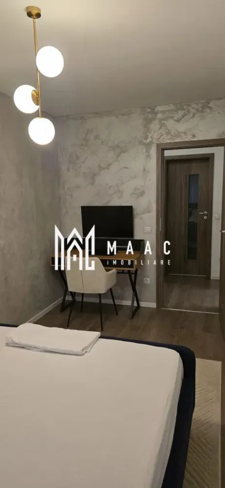 Apartament 3 camere | 60 MPU | Etaj 2 | Balcon | Magnolia Residence - MAAC Imobiliare vă propune spre vânzare un apartament complet mobilat si utilat, situat în ansamblul Magnolia Residence, la etajul 2/8 al unui bloc nou cu lift. Detalii și compartimentare: Suprafață utilă: 60 mp Balcon: 11 mp Etaj: 2 / 8 3 camere (living + 2 dormitoare) 1 baie complet utilată Bucătărie separată și complet echipată Dotări și finisaje: Cartier supravegheat video Lift (capacitate 6 persoane) Geamuri termopan Rolete exterioare din aluminiu umplute cu spumă izolantă (la dormitoare) Izolație exterioară – polistiren 10 cm Parchet laminat Centrală termică în condensare Vaillant Internet fibră optică Bucătărie complet echipată: Cuptor electric, plită pe gaz din sticlă, cuptor cu microunde Mașină de spălat vase Frigider incorporat Chiuvetă ceramică Mobilier din MDF realizat la comandă Living: Colțar extensibil cu ladă de depozitare Zonă TV cu mască din lemn pentru ascunderea cablurilor Primul dormitor: Pat matrimonial cu saltea din spumă cu memorie și control al umidității. Al doilea dormitor: Dulap realizat la comandă până în tavan, cu uși placate cu oglindă Pat extensibil 160x230 Baie: Mașină de spălat și uscător de haine Cada cu panou din sticlă securizată Pentru mai multe detalii precizati telefonic ca ati vazut anuntul cu ID: CP2764952 }}