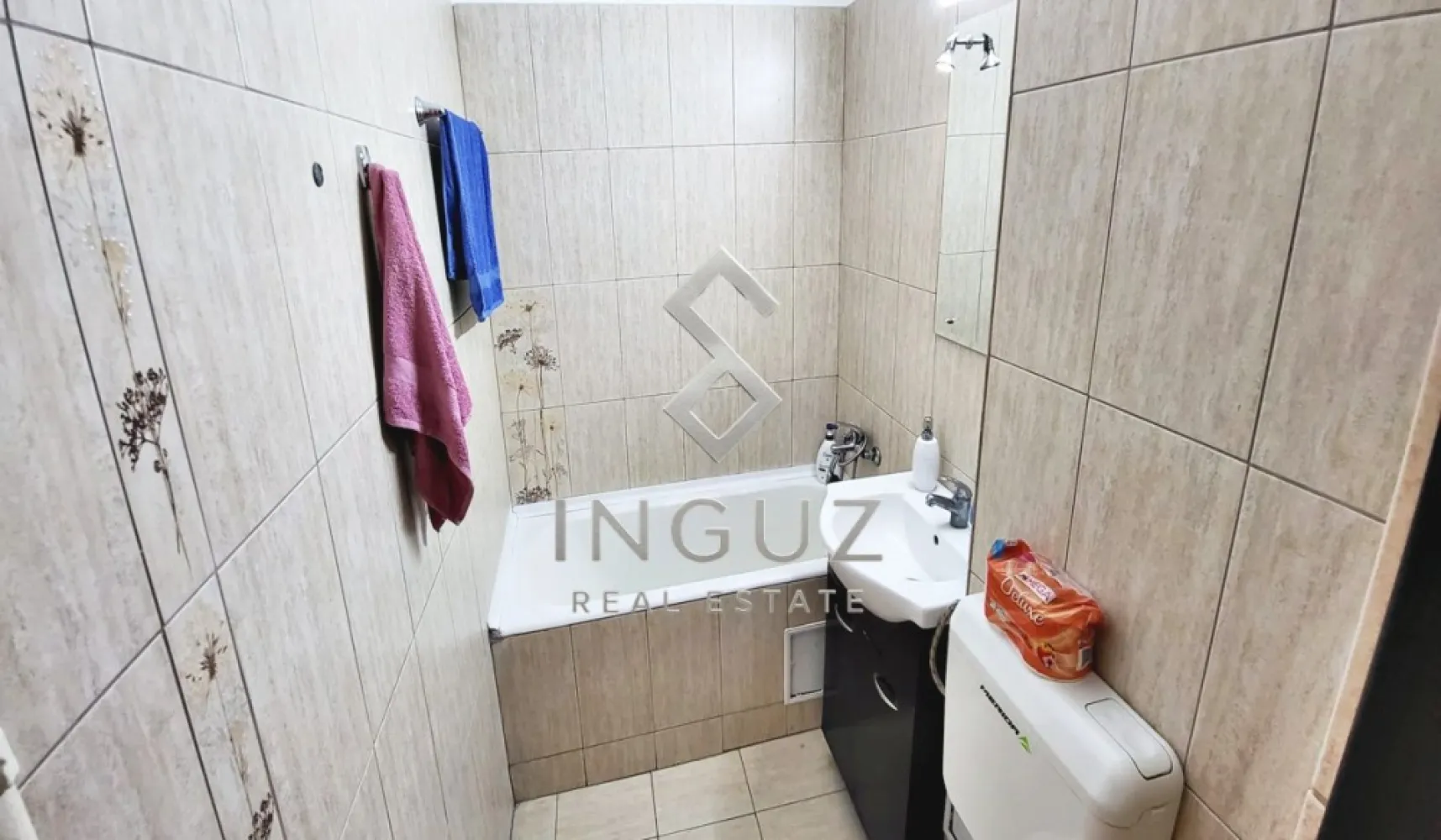 Garsonieră de închiriat – Titan / IOR, București - Garsonieră de închiriat – Titan / IOR, București
350 € / lună | 30 mp | etaj 5

Proprietar, închiriez garsonieră mobilată și utilată complet, situată în zona Titan, foarte aproape de metrou și Parcul IOR.

Locuința este ideală pentru o persoană sau un cuplu, într-o zonă liniștită și bine conectată.

• 30 mp
• Etaj 5
• Mobilată complet
• Bucătărie utilată
• Aproape de metrou Titan
• Aproape de Parcul IOR

Zonă excelentă cu acces rapid la transport, magazine și spații verzi.
Pentru mai multe detalii sau vizionare, vă rugăm să ne contactați.

استوديو للإيجار – تيتان / IOR، بوخارست
350 € / شهر | 30 متر مربع | الطابق 5

من المالك، شقة استوديو مفروشة ومجهزة بالكامل للإيجار، تقع في منطقة تيتان، قريبة جداً من مترو الأنفاق ومنتزه IOR.

الشقة مناسبة لشخص واحد أو زوجين، في منطقة هادئة ومتصلة بشكل جيد.

• 30 متر مربع
• الطابق 5
• مفروشة بالكامل
• مطبخ مجهز
• قريب من مترو تيتان
• قريب من منتزه IOR

منطقة ممتازة مع وصول سريع إلى المواصلات والمتاجر والمساحات الخضراء.
للمزيد من التفاصيل أو لتحديد موعد للمعاينة، يرجى التواصل معنا.