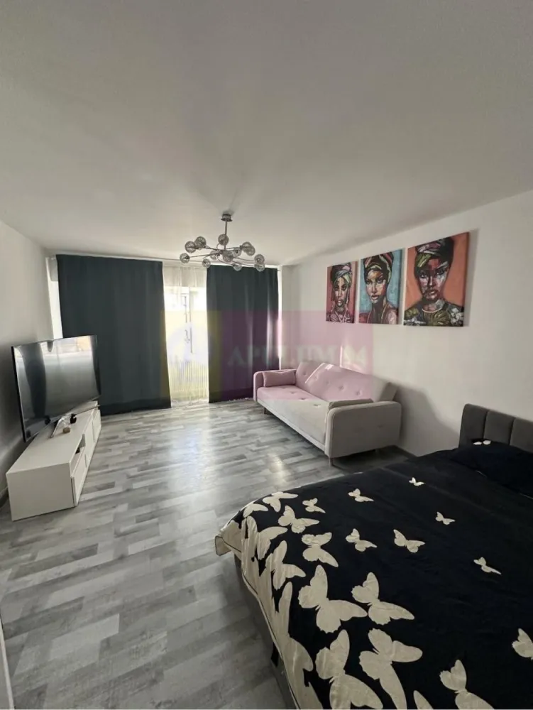 Apartament 1 camera mall Vitan, Nerva Traian, Decebal - Gentia Imobiliara Apulum 94
Vinde apartament cu 1 camera . 
Este situat la etajul 6 din 8 .
Blocul este în renovare .
Lift nou .
Se vinde mobilat .