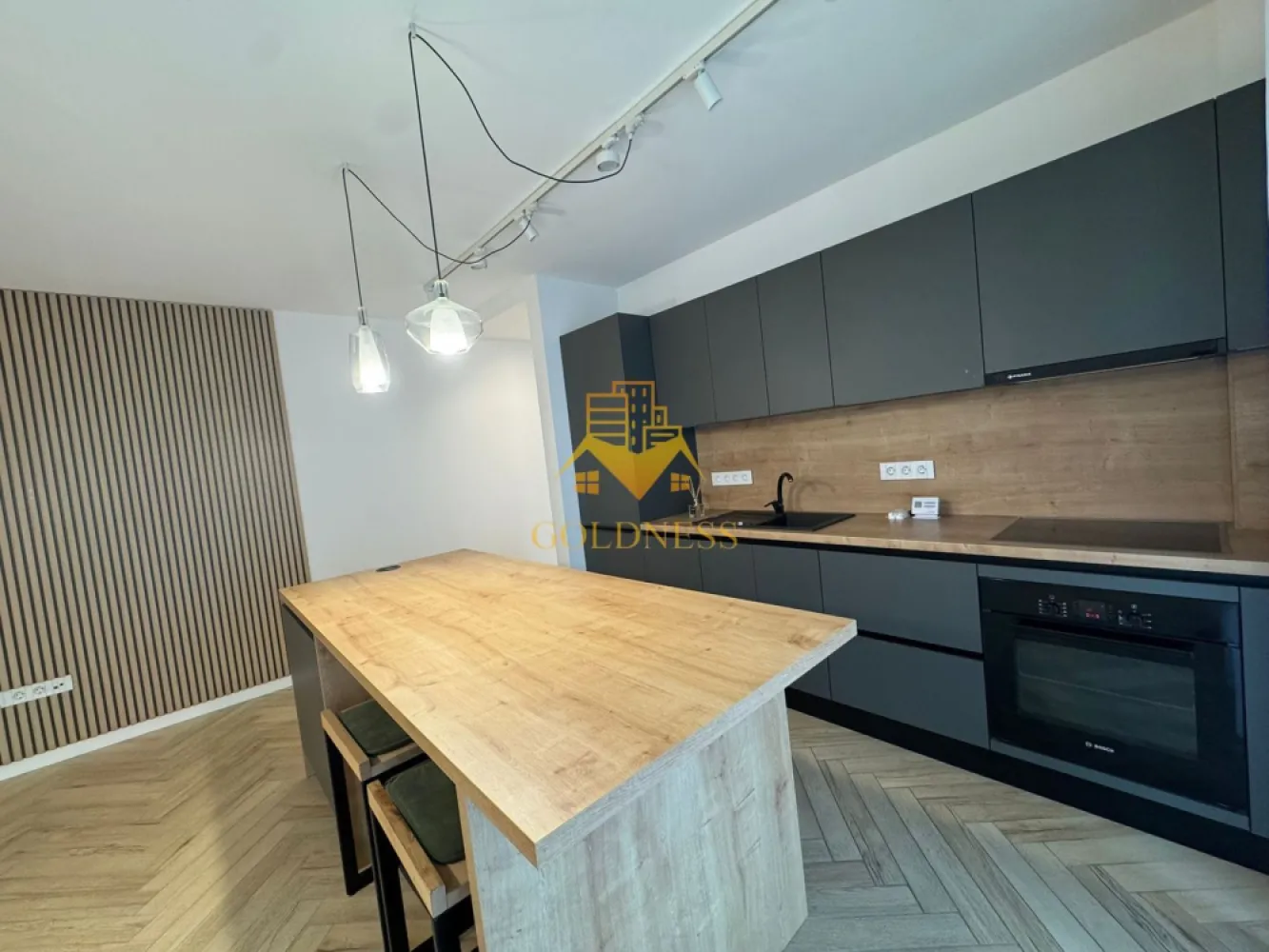 2 camere open space, Premium, Parcare, Zona Piata Abator, Marasti - GOLDNESS Imobiliare vă propune spre închiriere un apartament cu 2 camere complet mobilat și utilat, la etajul 3 într-un imobil de 4 etaje, în Cartierul .
Dispune de loc de parcare subterana!
Se află în apropierea stațiilor de transport în comun, magazine, restaurante, spații verzi, farmacii, etc. 

Apartamentul este compartimentat astfel:
 - dormitor cu pat matrimonial, dressing, noptiere
 - living cu bucatarie open space complet utilată și mobilată, canapea extensibilă, loc de servit masa 
 - baie cu dus walk-in, calorifer port prosop și dulap pentru depozitare.
 - 2 balcoane 10 mp.

Imobilul este dotat cu toate cele necesare- centrală proprie, frigider, aragaz, hotă, mașină de spălat haine si haine, televizor, etc. 

Dacă sunteți interesați de acest apartament și doriți să îl vizionați, dar și pentru alte oferte nu ezitați să ne contactați telefonic sau prin e-mail. Vă stăm la dispoziție!
Pentru intermediere se percepe un comision de 50% din prețul chiriei!