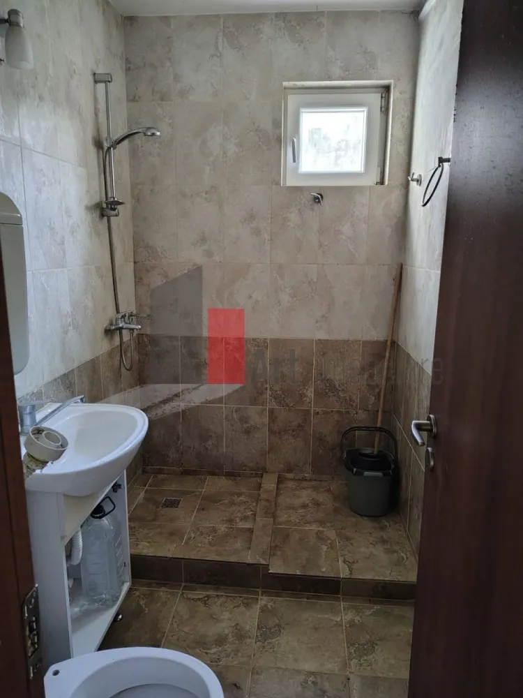 2 camere Drumul Taberei - Va prezentam un apartament situat in cartierul Dr Taberei la aproximativ 6 min de Auchan, tramvai 41 și parc Moghioroș.

Apartamentul are 2 camere, este Cf.1/ circular, fără îmbunătățiri, 2 lifturi, fară probleme cu terasa, et 10.

În apropiere se afla: școală, grădinită piață și metrou. Toate actele pregătite de vânzare.

Pentru informatii sau vizionare va stam la dispozitie: 0720-622.788