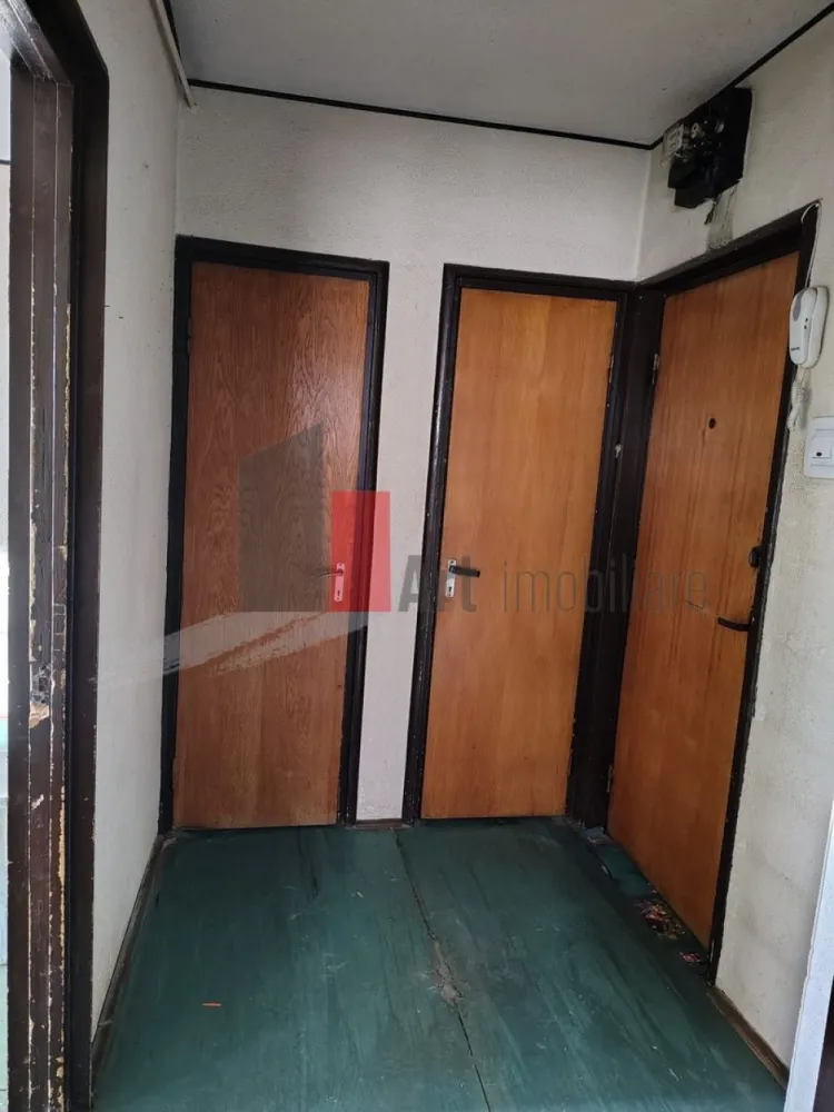2 camere Drumul Taberei - Va prezentam un apartament situat in cartierul Dr Taberei la aproximativ 6 min de Auchan, tramvai 41 și parc Moghioroș.

Apartamentul are 2 camere, este Cf.1/ circular, fără îmbunătățiri, 2 lifturi, fară probleme cu terasa, et 10.

În apropiere se afla: școală, grădinită piață și metrou. Toate actele pregătite de vânzare.

Pentru informatii sau vizionare va stam la dispozitie: 0720-622.788