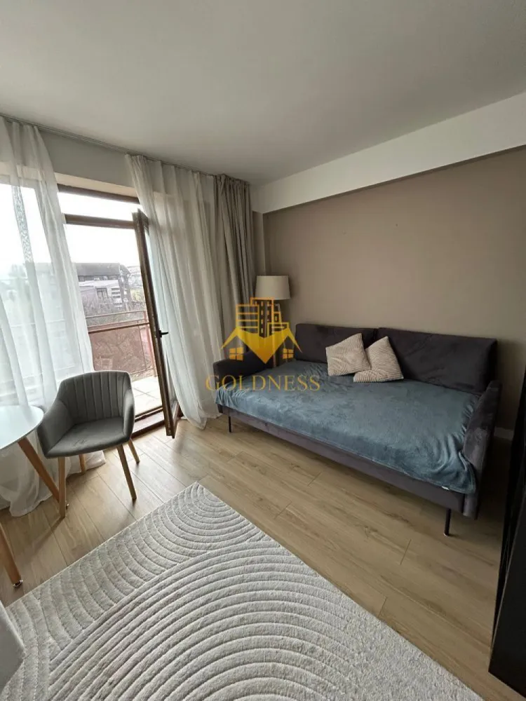 1 camera, Zorilor, Prima închiriere,Calea Turzii,Panemar, Leroy Merlin - GOLDNESS Imobiliare vă propune spre închiriere un apartament cu 1 camere complet mobilat și utilat, la etajul 2 într-un imobil de 3 etaje, în Cartierul Zorilor.
Posibilitate loc de parcare în zona la liber.
Se află în apropierea stațiilor de transport în comun, magazine, restaurante, spații verzi, farmacii, etc. 

Apartamentul este compartimentat astfel:
 - camera cu canapea extensibilă , dressing, noptiere
 - bucătărie complet utilată și mobilată, loc de servit masa 
 - baie cu cabina de dus, calorifer port prosop și dulap pentru depozitare.
 - balcon 3mp.

Imobilul este dotat cu toate cele necesare- centrală proprie, frigider, aragaz, hotă, mașină de spălat haine, etc. 

Dacă sunteți interesați de acest apartament și doriți să îl vizionați, dar și pentru alte oferte nu ezitați să ne contactați telefonic sau prin e-mail. Vă stăm la dispoziție!
Pentru intermediere se percepe un comision de 50% din prețul chiriei!