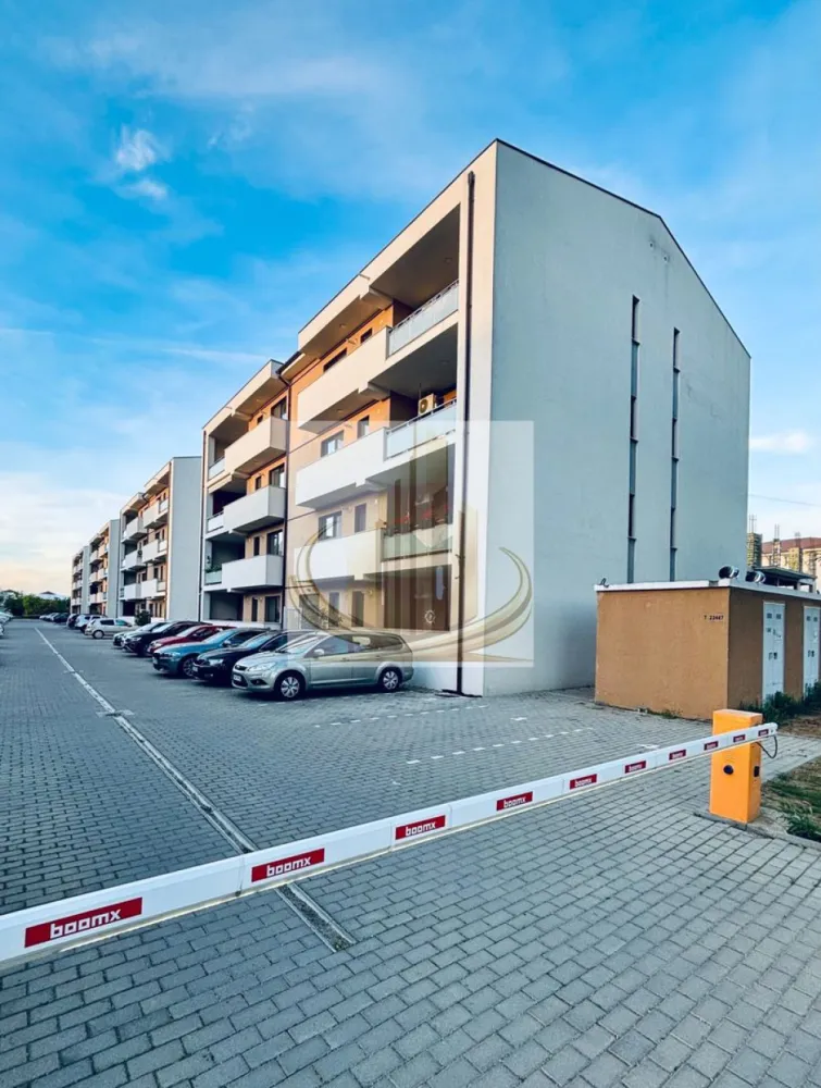 ✨🏡 Apartament 2 camere premium cu terasa generoasa-Giroc - ✨🏡 Apartament 2 camere premium cu terasă generoasă și parcare – Giroc 🏡✨

🔑 Grand Mobilis Imobiliare vă propune spre vânzare un apartament modern cu 2 camere, situat în Giroc, zona Aleea cu Plopi, într-un imobil nou cu regim de înălțime P+3, amplasat într-o zonă liniștită și foarte bine conectată la principalele puncte de interes. 🌿

📅 Apartamentul a fost achiziționat în 2024, este complet mobilat și utilat, amenajat cu atenție la detalii și pregătit pentru mutare imediată, fără investiții suplimentare. ✅

📐 Suprafață:
▪️ 52,8 mp utili
▪️ Terasă spațioasă de 15,8 mp ☀️
▪️ 68,6 mp total

🛋️ Compartimentare:
✔️ Living luminos
✔️ Dormitor
✔️ Bucătărie
✔️ Baie
✔️ Hol
✔️ Terasă ideală pentru relaxare 🌿

⭐ Dotări și beneficii:
🔹 Mobilier realizat la comandă – design modern
🔹 Bucătărie complet utilată
🔹 Încălzire în pardoseală + centrală proprie
🔹 Aer condiționat ❄️
🔹 Geamuri tripan
🔹 Construcție din cărămidă
🔹 Orientare sudică ☀️
🔹 Sistem de supraveghere video 📹
🔹 Loc de parcare privat inclus în CF, cu acces prin barieră 🚗
🔹 Clasă energetică A

📍 Localizare excelentă:
Acces rapid către Timișoara și în apropiere de:
🛒 Lidl
🛒 Penny
🛒 Profi
🛒 Prospero
🏛️ Primărie
🚌 Mijloace de transport în comun

💶 Preț: 125.000 Euro 

📄 Acte în regulă
🔑 Disponibil imediat

📞 Pentru mai multe informații sau programarea unei vizionări, contactați echipa Grand Mobilis Imobiliare!
ID intern CP3097261