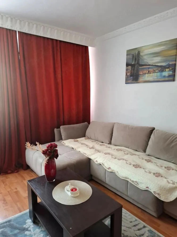 De inchiriat apartament cu 2 camere, Ireg, etajul 1, 450 euro - Vă propunem spre închiriere un apartament cu 2 camere, situat într-o zonă liniștită și accesibilă – Ireg, la etajul 1.
Locuința este complet renovată, amenajată cu bun gust și dispune de mobilier modern și electrocasnice necesare pentru un confort deplin. Apartamentul este luminos, primitor și pregătit pentru mutare imediată.
- Complet mobilat și utilat
- Renovare modernă
- Etaj 1
- Disponibil imediat.
 Preț: 450 Euro/lună
La incheierea contractului de inchiriere chiriasul va achita prima chirie, o garantie egala cu chiria si comisionul agentiei imobiliare.
Pentru detalii și programarea unei vizionări: 0746.252.252 Liliana Ene.