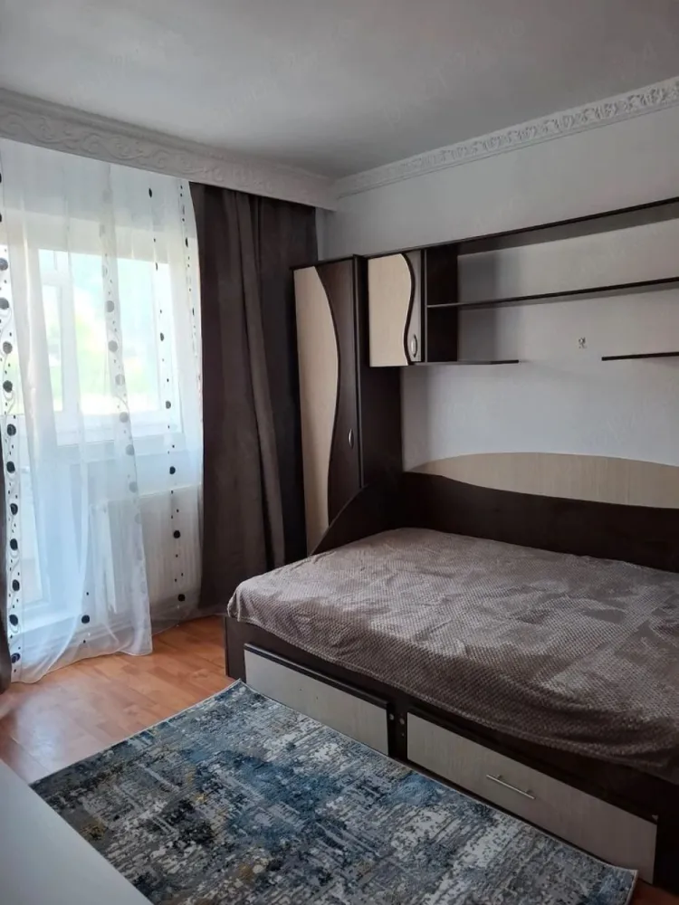 De inchiriat apartament cu 2 camere, Ireg, etajul 1, 450 euro - Vă propunem spre închiriere un apartament cu 2 camere, situat într-o zonă liniștită și accesibilă – Ireg, la etajul 1.
Locuința este complet renovată, amenajată cu bun gust și dispune de mobilier modern și electrocasnice necesare pentru un confort deplin. Apartamentul este luminos, primitor și pregătit pentru mutare imediată.
- Complet mobilat și utilat
- Renovare modernă
- Etaj 1
- Disponibil imediat.
 Preț: 450 Euro/lună
La incheierea contractului de inchiriere chiriasul va achita prima chirie, o garantie egala cu chiria si comisionul agentiei imobiliare.
Pentru detalii și programarea unei vizionări: 0746.252.252 Liliana Ene.