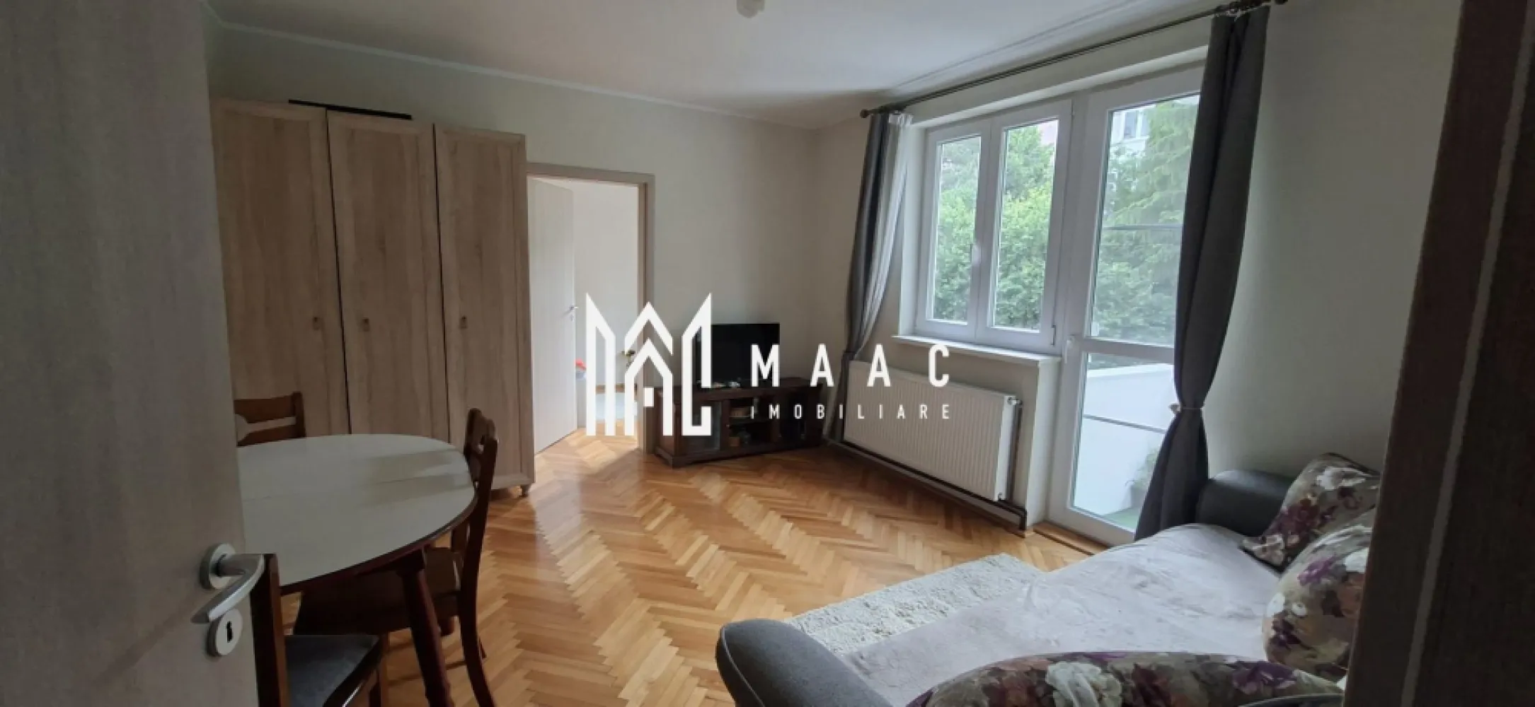 Apartament 2 Camere I Etaj Intermediar I Mihai Viteazul - Se oferă spre închiriere apartament cu 2 camere, situat la etajul 3 al unui imobil amplasat în zona Nicolae Iorga – Mihai Viteazul, una dintre cele mai apreciate și bine conectate zone din Sibiu.

Locuința este renovată, complet mobilată și utilată, fiind pregătită pentru mutare imediată.

Caracteristici:
2 camere
Etaj 3
Apartament renovat
Complet mobilat și utilat
Compartimentare practică și eficientă
Apartament luminos și bine întreținut

Avantaje:
Disponibil imediat
Se închiriază pe termen lung
Zonă excelentă, aproape de magazine, școli, farmacii și transport public
Acces rapid către toate punctele de interes ale orașului
Ideal pentru cupluri sau persoane active

Un apartament modern și confortabil, situat într-o zonă premium, perfect pentru cei care caută accesibilitate și mutare fără investiții suplimentare.

Pentru informati si vizionari: CP3096230