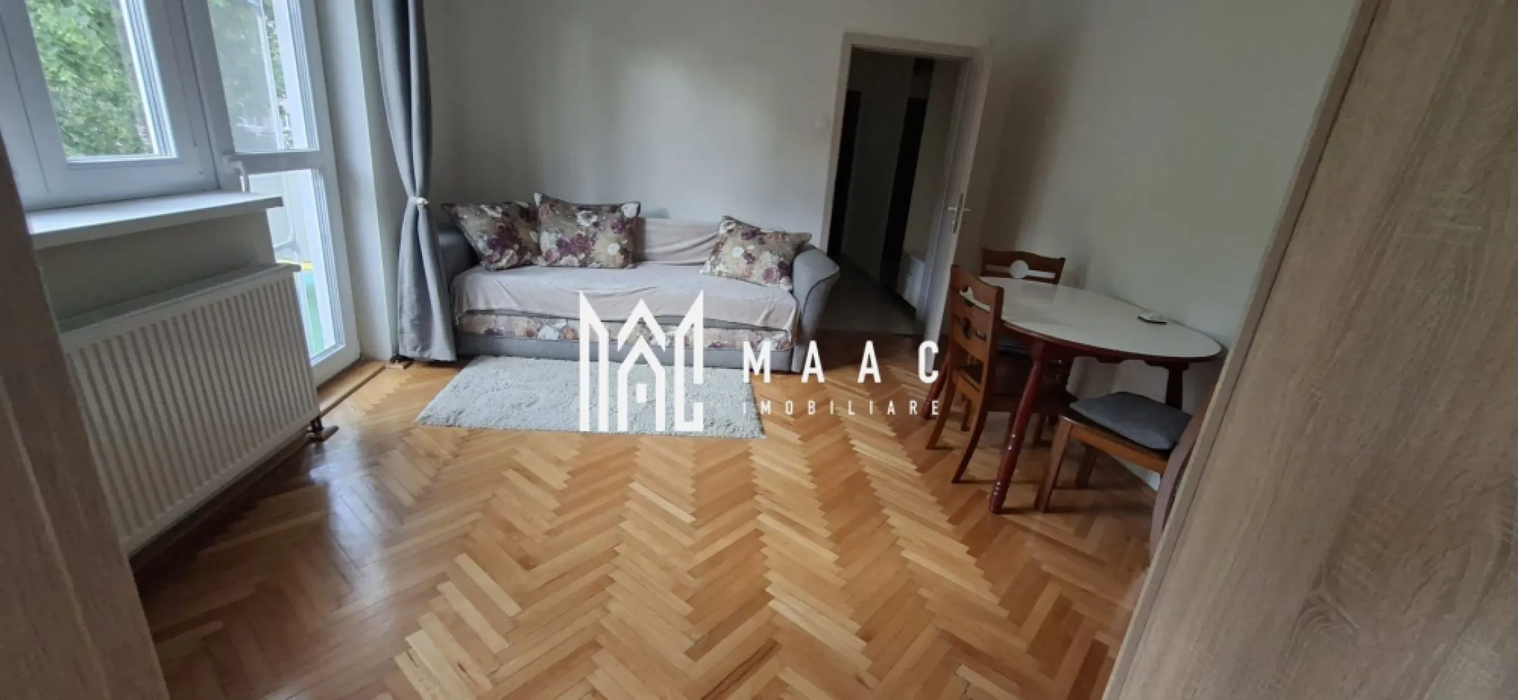 Apartament 2 Camere I Etaj Intermediar I Mihai Viteazul - Se oferă spre închiriere apartament cu 2 camere, situat la etajul 3 al unui imobil amplasat în zona Nicolae Iorga – Mihai Viteazul, una dintre cele mai apreciate și bine conectate zone din Sibiu.

Locuința este renovată, complet mobilată și utilată, fiind pregătită pentru mutare imediată.

Caracteristici:
2 camere
Etaj 3
Apartament renovat
Complet mobilat și utilat
Compartimentare practică și eficientă
Apartament luminos și bine întreținut

Avantaje:
Disponibil imediat
Se închiriază pe termen lung
Zonă excelentă, aproape de magazine, școli, farmacii și transport public
Acces rapid către toate punctele de interes ale orașului
Ideal pentru cupluri sau persoane active

Un apartament modern și confortabil, situat într-o zonă premium, perfect pentru cei care caută accesibilitate și mutare fără investiții suplimentare.

Pentru informati si vizionari: CP3096230