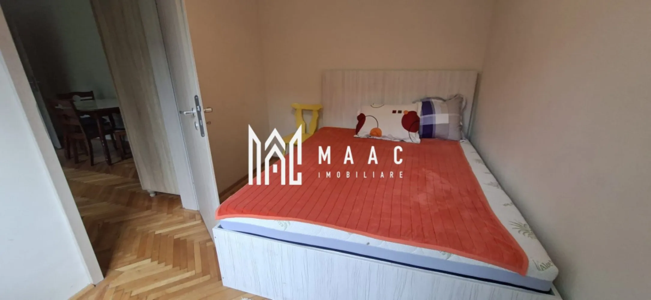 Apartament 2 Camere I Etaj Intermediar I Mihai Viteazul - Se oferă spre închiriere apartament cu 2 camere, situat la etajul 3 al unui imobil amplasat în zona Nicolae Iorga – Mihai Viteazul, una dintre cele mai apreciate și bine conectate zone din Sibiu.

Locuința este renovată, complet mobilată și utilată, fiind pregătită pentru mutare imediată.

Caracteristici:
2 camere
Etaj 3
Apartament renovat
Complet mobilat și utilat
Compartimentare practică și eficientă
Apartament luminos și bine întreținut

Avantaje:
Disponibil imediat
Se închiriază pe termen lung
Zonă excelentă, aproape de magazine, școli, farmacii și transport public
Acces rapid către toate punctele de interes ale orașului
Ideal pentru cupluri sau persoane active

Un apartament modern și confortabil, situat într-o zonă premium, perfect pentru cei care caută accesibilitate și mutare fără investiții suplimentare.

Pentru informati si vizionari: CP3096230