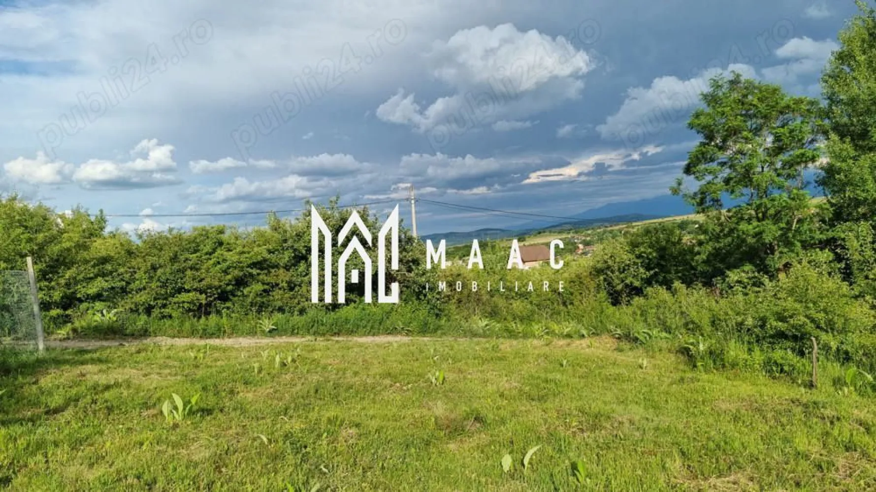 Teren intravilan de vânzare Daia Nouă | 1000 mp | Ideal pentru construcție - MAAC Imobiliare vă propune spre vânzare un teren intravilan situat în Daia Nouă, într-o zonă liniștită, ideală pentru construcția unei locuințe familiale sau investiție pe termen lung.

Terenul are o suprafață de 1000 mp și beneficiază de o deschidere de aproximativ 12 metri liniari. Forma terenului este dreaptă în proporție de aproximativ 90%, oferind posibilități foarte bune pentru amplasarea unei construcții.

Utilități:

curent electric la aproximativ 20 m, peste drum
apă și canalizare pe strada alăturată
gazul nu este disponibil momentan în zonă

Acces facil și poziționare într-o zonă în continuă dezvoltare.

Pentru mai multe detalii precizati telefonic ca ati vazut anuntul cu ID: CP3096635
