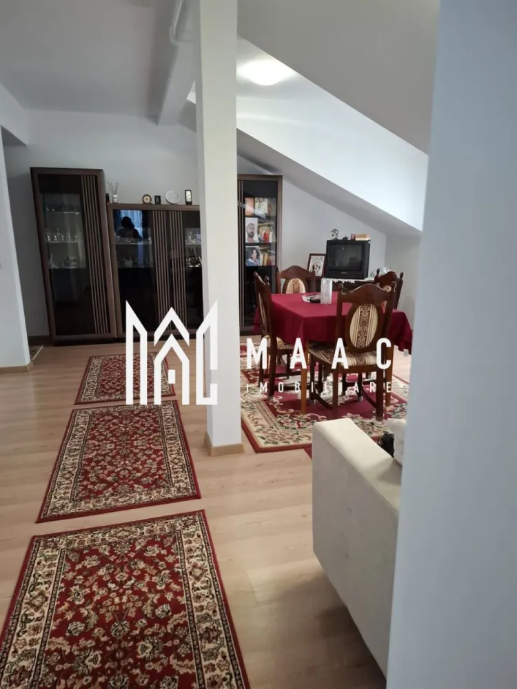 Apartament modern 3 camere de vânzare | 68 mp | Parcare inclusă - MAAC Imobiliare vă propune spre vânzare un apartament modern cu 3 camere, decomandat, situat la etajul 2 din 2 al unui imobil construit în anul 2021.

Apartamentul are o suprafață utilă de 68 mp și se vinde complet mobilat și utilat, exact cum se prezintă în fotografii, fiind pregătit pentru mutare imediată.

Compartimentarea este practică și bine gândită:

2 dormitoare
living generos
bucătărie separată (inițial open-space, ulterior închisă)
baie
fostul grup sanitar de serviciu transformat în cămară/depozitare, cu instalațiile păstrate intacte

Dotări și beneficii:

încălzire în pardoseală
centrală termică Bosch
aer condiționat
loc de parcare inclus
ferestre Velux în baie și bucătărie, cu deschidere electrică prin telecomandă
senzori de ploaie pentru închiderea automată a ferestrelor
apartament luminos și eficient compartimentat

Imobilul este ideal atât pentru locuit, cât și pentru investiție, fiind situat într-o zonă liniștită și în continuă dezvoltare.

Pentru mai multe detalii precizati telefonic ca ati vazut anuntul cu ID: CP3097318