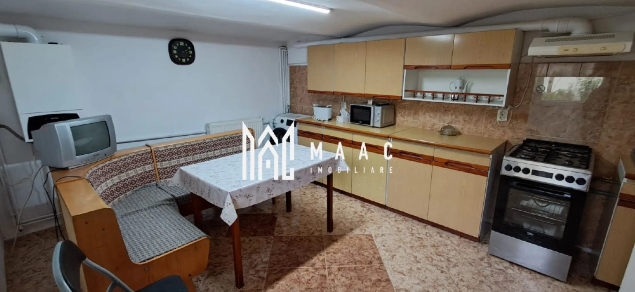 Casa 4 camere I Acces auto I Resita - MAAC Imobiliare vă propune spre închiriere o casa spațioasa, situata intr-o zona linistita in cartierul Resita.
Casa este decomandata, are o suprafață utilă de aproximativ 110 mp, pe doua niveluri.

Primul nivel are 3 camere, hol generos si baie.
La demisol -bucatarie, camera, hol, pivnita si camara.

Proprietatea dispune de curte individuala, cu loc de parcare si spatiu de relaxare.

Se percepe o garantie in cuantumul unei chirii lunare.

Disponibila imediat.

Pentru mai multe detalii sau programarea unei vizionări, nu ezitați să ne contactați specificand ID: CP3089720