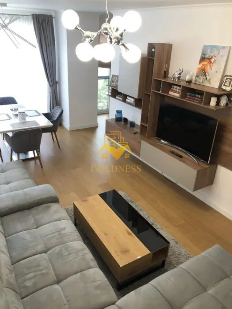 2 camere, Premium, Ultracentral Mihai Eminescu zona Parcul Central - GOLDNESS Imobiliare vă propune spre închiriere un apartament cu 2 camere complet mobilat și utilat, la etajul 2 într-un imobil de 4 etaje, în Zona Ultracentrala a orasului.
Se poate inchiria parcare subterana cu 150 euro!
Se află în apropierea stațiilor de transport în comun, magazine, restaurante, spații verzi, farmacii, etc. 

Apartamentul este compartimentat astfel:
 - dormitor cu pat matrimonial, dressing, noptiere
 - living cu canapea extensibila, spatiu pentru depozitare, TV, loc de luat masa
 - bucatarie complet mobilata, utilata
 - baie cu cabina de dus, calorifer port prosop și dulap pentru depozitare.
 - terasa de 10 mp.

Imobilul este dotat cu toate cele necesare- centrală proprie, frigider, aragaz, hotă, mașină de spălat haine, etc. 

Dacă sunteți interesați de acest apartament și doriți să îl vizionați, dar și pentru alte oferte nu ezitați să ne contactați telefonic sau prin e-mail. Vă stăm la dispoziție!

Pentru intermediere se percepe un comision de 50% din prețul chiriei!