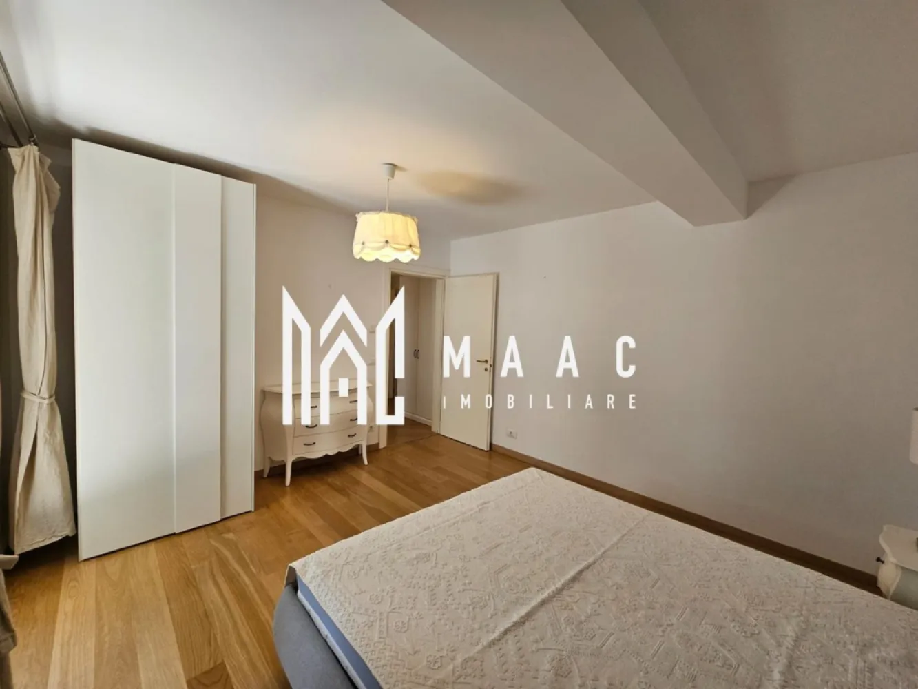 Apartament 3 camere I 2 bai I Garaj I Calea Dumbravi