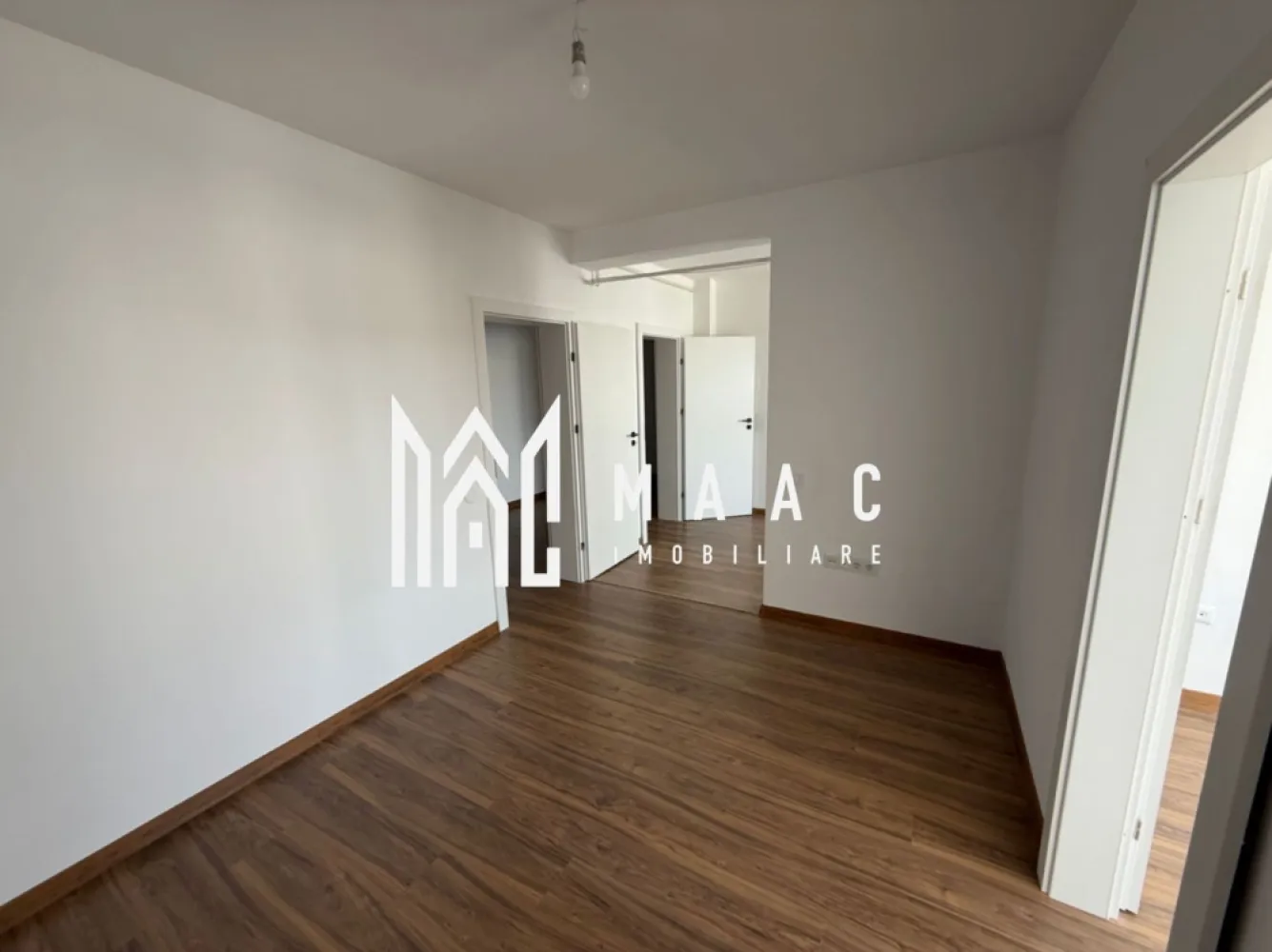 Apartament 2 camere | Etaj 2 | Balcon | Zona Pictor Brana | Loc de Parcare - Dacă îți dorești un apartament modern, bine compartimentat și gata de mutare, această proprietate este exact ce cauți! Situat într-o zonă liniștită și apreciată – Pictor Brana, apartamentul îmbină perfect confortul cu funcționalitatea.

 Suprafață utilă: 47 MP
 Etaj 2
 Compartimentare practică și luminoasă
 Balcon perfect pentru relaxare
 Predare la stadiul de CHEIE – te muți fără bătăi de cap!

Locuința este ideală atât pentru locuit, cât și pentru investiție, având acces facil către punctele de interes din oraș. Finisajele moderne și atmosfera primitoare transformă acest apartament într-un loc pe care îl poți numi „acasă” din prima clipă.

 Living spațios și luminos
 Dormitor confortabil
 Bucătărie practică
 Baie modernă
 Balcon cu acces facil

 Zona Pictor Brana – liniște, acces rapid și confort urban!

 Pentru mai multe detalii sau pentru a programa o vizionare, vă rugăm să ne contactați specificând ID