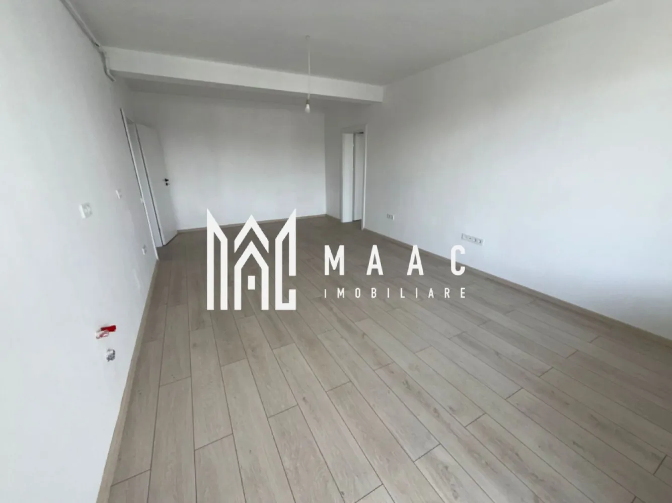 Apartament 3 Camere | 72 MP | Terasă | Parcare | Etaj 1 | Zona Pictor Brana - MAAC Imobiliare vă propune spre vânzare un apartament modern cu 3 camere, situat la etajul 1, ideal pentru cei care caută un cămin primitor într-o zonă liniștită și accesibilă.

 Suprafață utilă: 72 MP
 Etaj 1
 Terasă generoasă
 Loc de parcare inclus

Locuința impresionează prin compartimentarea eficientă și atmosfera caldă, fiind alegerea perfectă pentru o familie sau pentru investiție. Spațiile sunt bine optimizate, iar lumina naturală oferă un plus de confort fiecărei încăperi.

 Living aerisit și luminos
 2 dormitoare confortabile
 Bucătărie practică și funcțională
 Baie modern amenajată
 Terasă perfectă pentru momentele de relaxare

Apartamentul se remarcă prin finisajele atent alese și prin poziționarea excelentă, cu acces rapid către magazine, mijloace de transport și alte puncte de interes.

 Compartimentare inteligentă
 Ideal pentru locuit sau investiție
 Zonă liniștită și apreciată
 Loc de parcare inclus în preț

 Pentru mai multe informații sau pentru programarea unei vizionări, vă rugăm să contactați echipa MAAC Imobiliare și să specificați ID:CP3097644