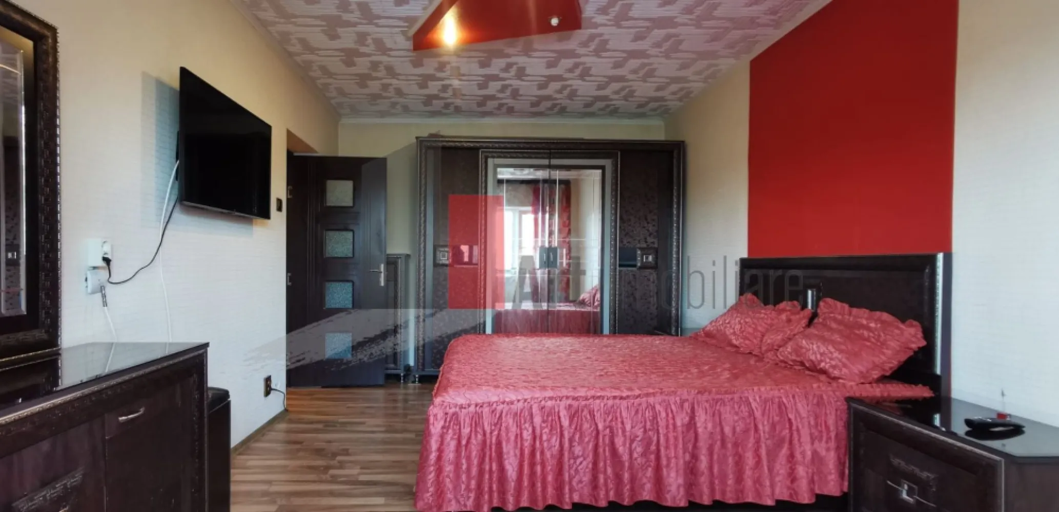 Apartament cu doua camere de inchiriat-Stefan cel Mare-Obor-Mosilor - Apartament modern cu 2 camere, situat într-o zonă ultracentrală la intersecția dintre Ștefan cel Mare, Obor și Calea Moșilor. Locația oferă acces rapid către mijloacele de transport în comun (metrou, tramvai, autobuz), precum și proximitate față de supermarketuri, restaurante, farmacii și parcuri (Parcul Circului și Parcul Obor în apropiere).

Caracteristici:

** Suprafață: 55 mp

** Etaj: 1 din 10

** Mobilat și utilat complet (canapea, pat matrimonial, dressing, TV, frigider, aragaz, mașină de spălat, boiler, aer conditionat etc.)

** Bucătărie separată, balcon inchis

** Baie cu cadă

** Balcon vedere liberă

Alte avantaje:

** Imobil curat și bine întretinut

** Acces facil către Piața Obor, zona Dorobanți, Piața Victoriei

** Ideal pentru cupluri sau persoane singure care cauta confort si liniste.