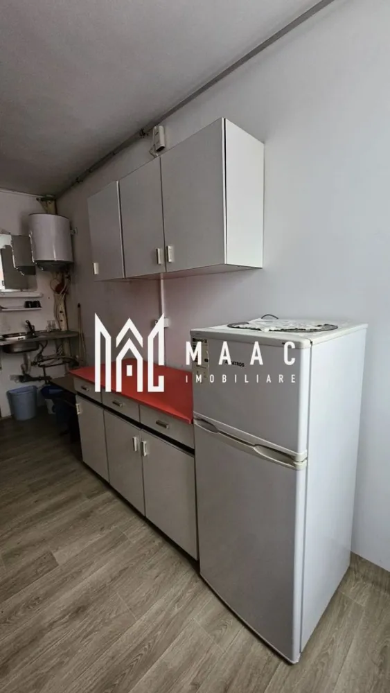 Garsoniera I Etaj 2 I Renovat I Hipodrom - MAAC Imobiliare vă propune spre achiziție o garsonieră situată într-o zonă convenabilă din cartierul Hipodrom, perfectă pentru cei care caută o locuință compactă la un preț minim. Cu o suprafață utilă de 12 mp, această garsonieră este amplasată la etajul 2 al unui bloc de garsoniere, fiind mobilată și utilată, gata pentru locuit. Grupul sanitar este comun pe fiecare palier, iar proprietatea este racordată la toate utilitățile necesare. Achiziția se poate face prin aport financiar propriu, reprezentând o oportunitate excelentă pentru cei care doresc o investiție accesibilă. Aceasta poate fi alegerea perfectă pentru un spațiu eficient și practic. Pentru mai multe detalii sau programarea unei vizionări, nu ezitați să ne contactați, specificând: ID: CP2863031 }}