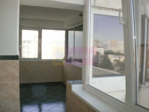 Apartament 3 camere pe bd Decebal