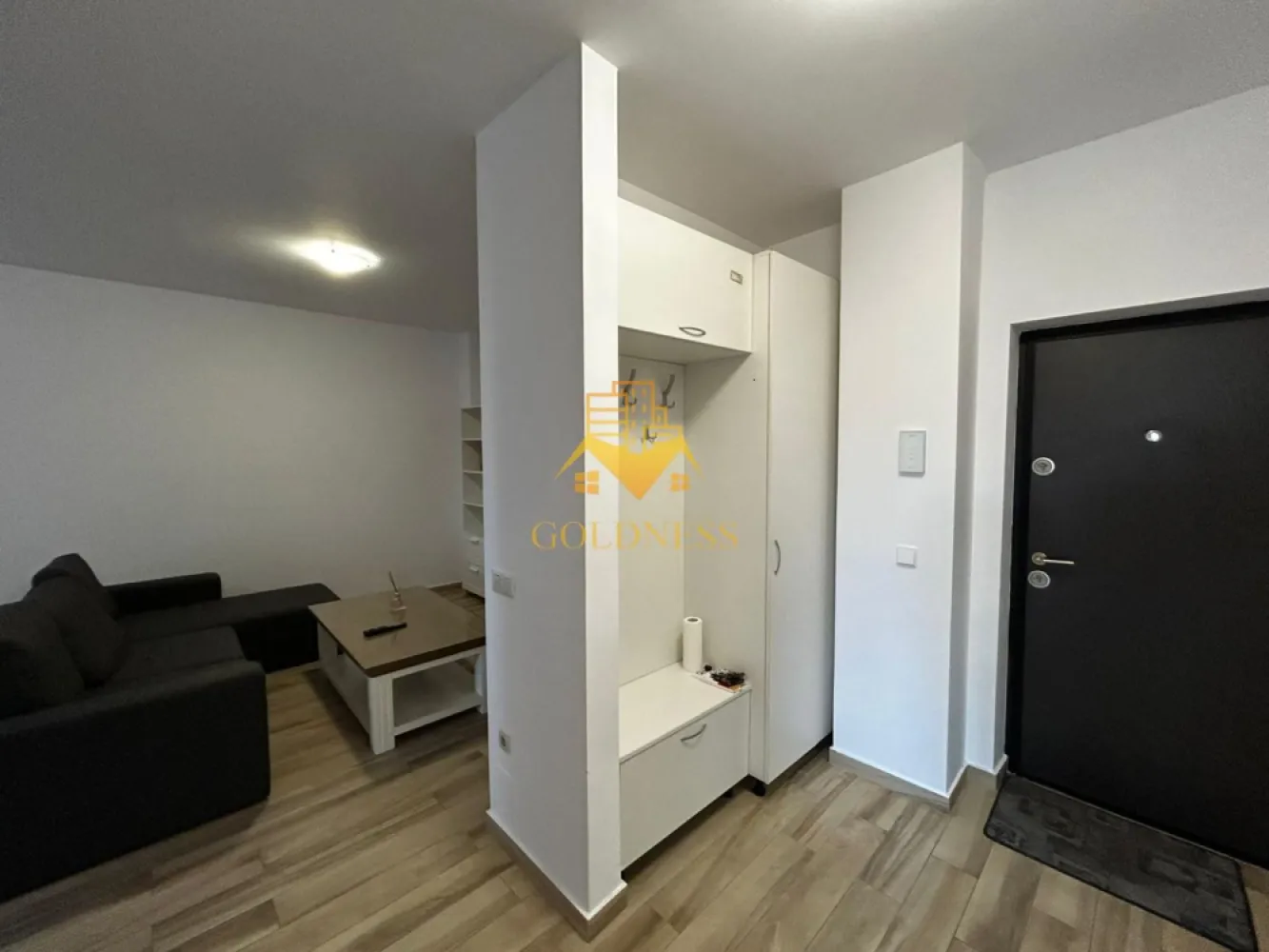2 Camere Openspace,Europa/Zorilor, Parcare,Calea turzii,Observatorului - GOLDNESS Imobiliare vă propune spre închiriere un apartament cu 2 camere complet mobilat și utilat, la etajul 1 într-un imobil de 3 etaje, în Cartierul Europa .
Parcare subterana inclusa!
Se află în apropierea stațiilor de transport în comun, magazine, restaurante, spații verzi, farmacii, etc. 

Apartamentul este compartimentat astfel:
 - dormitor cu pat matrimonial, dressing, noptiere
 - living cu bucatarie open space complet utilată și mobilată, canapea extensibilă, loc de servit masa 
 - baie cu cada, calorifer port prosop și dulap pentru depozitare.
 - balcon 5mp.

Imobilul este dotat cu toate cele necesare- centrală proprie, frigider, aragaz, hotă, mașină de spălat haine, etc. 

Dacă sunteți interesați de acest apartament și doriți să îl vizionați, dar și pentru alte oferte nu ezitați să ne contactați telefonic sau prin e-mail. Vă stăm la dispoziție!
Pentru intermediere se percepe un comision de 50% din prețul chiriei!