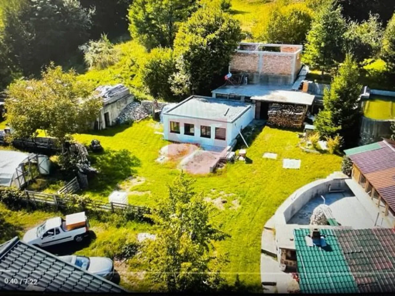 O proprietate de exceptie la Corbi, 18 ha, izvor, lac, pastravarie