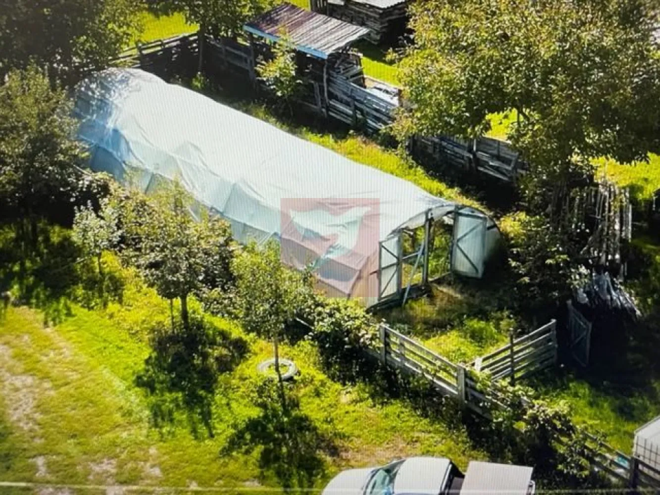 O proprietate de exceptie la Corbi, 18 ha, izvor, lac, pastravarie