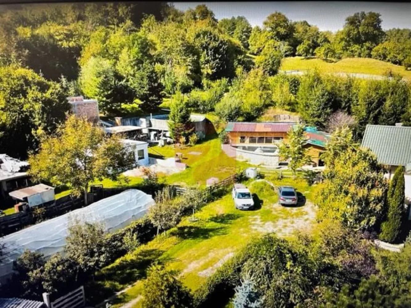 O proprietate de exceptie la Corbi, 18 ha, izvor, lac, pastravarie