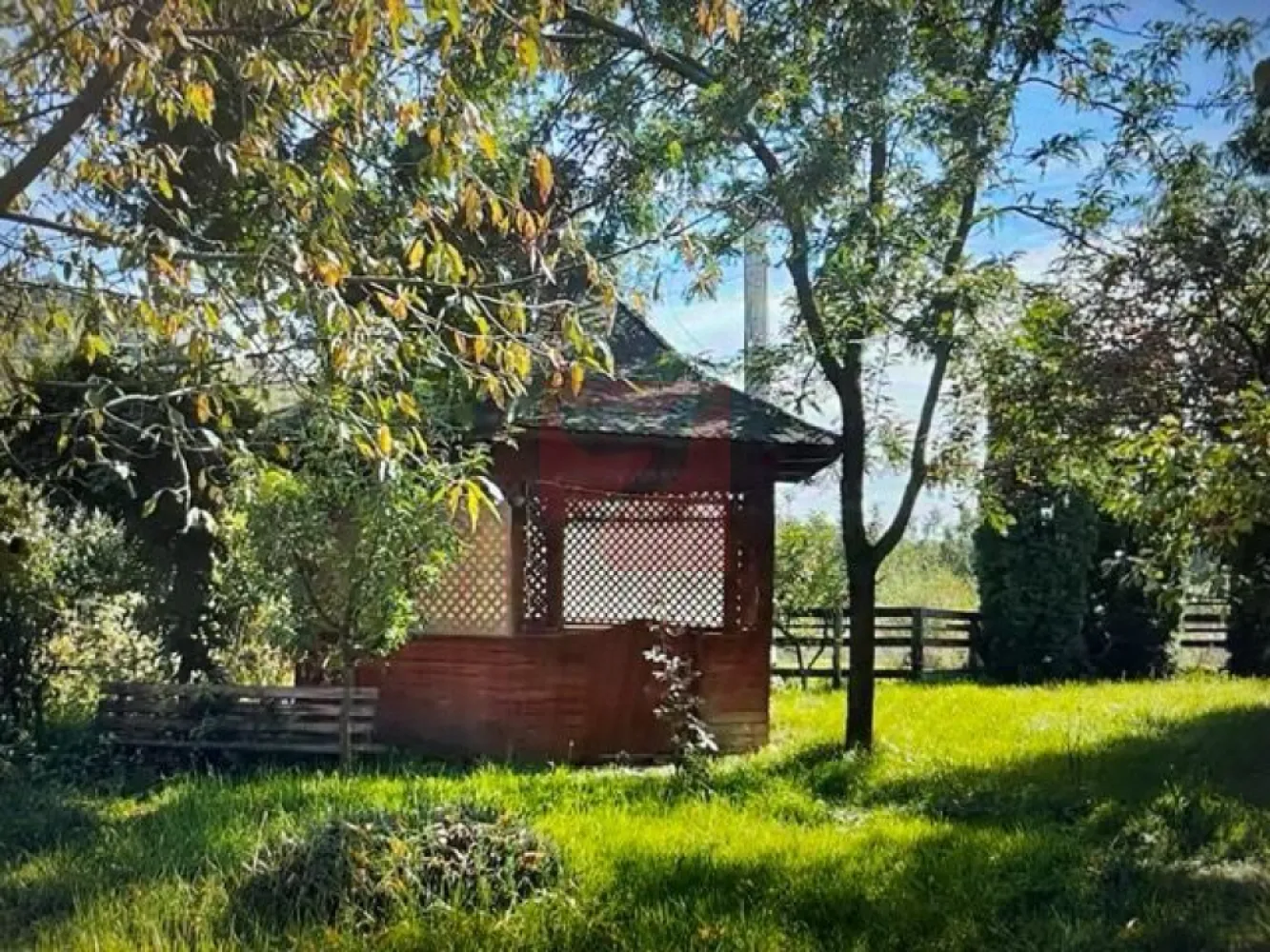 O proprietate de exceptie la Corbi, 18 ha, izvor, lac, pastravarie