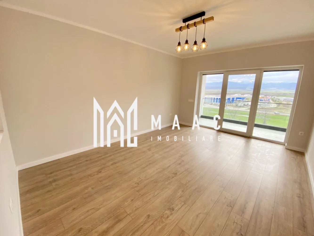 Apartament 2 camere - intabulat, finisat la cheie I Comision 0% - MAAC Imobiliare vă propune spre vânzare un apartament cu 2 camere - intabulat, finisat la cheie. Modalități de plată flexibile: Îți oferim posibilitatea de a alege între sursele tale proprii de finanțare sau opțiuni de credit ipotecar, fără să afecteze prețul final. Descriere apartament: Suprafata utila 53.45 mp + logie de 7.37 mp Configurație decomandată, cu un hol de acces, o bucătărie separată, un living cu ieșire pe balcon, un dormitor și o baie. Avantajele acestui apartament: Terasă cu hidroizolație și sistem de drenaj Încălzire în pardoseală Balcon cu orientare sudică Loc de parcare inclus Priveliște panoramică Predare la stadiul de finisare la cheie Numeroase spații de depozitare Izolare eficientă cu vată bazaltică Balconul și casa scării finisate la cheie, cu granit și sticlă securizată Design arhitectural distinctiv, cu elemente din larice siberian și piatră naturală Ocupare teritorială redusă, cu 25% din suprafață și 45% spații verzi Zonă cu vegetație bogată, 4 locuri de joacă pentru copii și un teren de fotbal Loc de parcare: Un loc de parcare este inclus în prețul acestui apartament. Distante: La doar 4 minute de zona Industrială Vest, 4 minute de Metro și 15 minute de centrul istoric al Sibiului. Pentru mai multe detalii precizati telefonic ca ati vazut anuntul cu ID: CP1983693. }}
