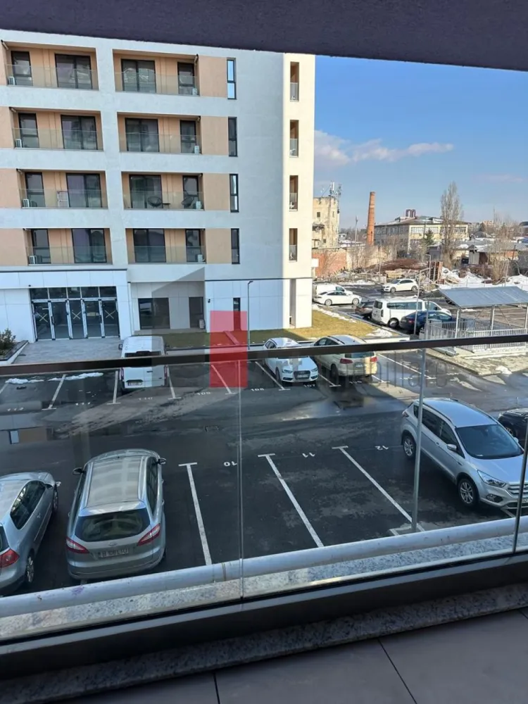 Garsoniera Complex Novum Viilor - Va prezenta spre vanzare o garsoniera situata in ansamblul Novum Viilor
Suprafață totală de 41,9 mp din care logia este de 4,7 mp.
Garsoniera nu a fost niciodată locuită, are incălzire in pardoseala cu centrala proprie Imergas.
Prețul este de 97500 euro+ TVA

Se poate achiziționa loc de parcare separat