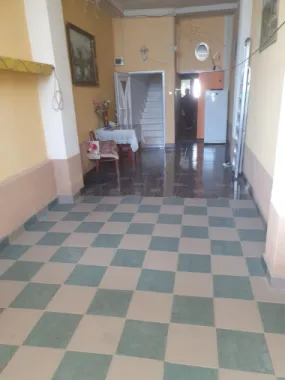 BRASADAS vinde casa 2 cam cu etaj 6 ari zona Bercu Rosu.