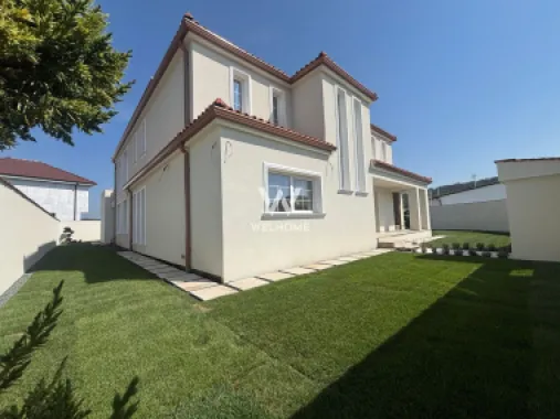 Vila EXCLUSIVISTA cu Piscina, Garaj si 3 Terase