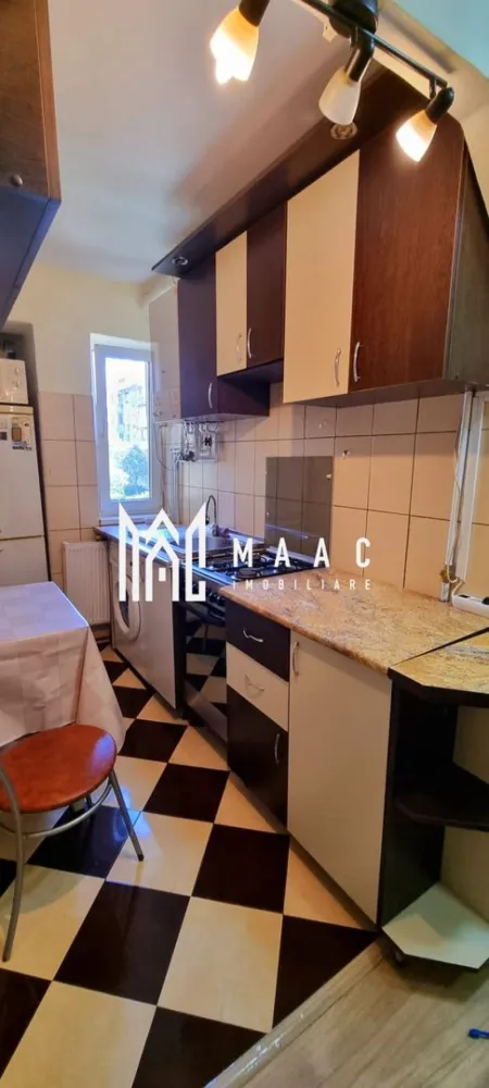 Apartament 2 Camere I Etaj 1 I Mobilat I Hipodrom - Se oferă spre vânzare un apartament cu 2 camere semidecomandat, având o suprafață de 37 mp, complet mobilat și utilat, gata de mutare. Caracteristici: 2 camere semidecomandat Suprafață: 37 mp Complet mobilat și utilat Stare bună Disponibil imediat Ideal atât pentru locuință proprie, cât și pentru investiție. Pentru informati si vizionari: ID: CP2864038 }}