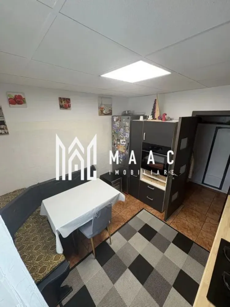 Apartament 2 camere | 58 MPU | Etaj 2 | Hipodrom 3 - MAAC Imobiliare vă propune spre vânzare un apartament cu 2 camere, confort 1, decomandat, situat la etajul 2 din 4, într-un bloc din cărămidă, aflat în curs de izolare termică. Detalii proprietate: Suprafață utilă: 58 mp Compartimentare eficientă: 2 camere Bucătărie mare, separată Baie cu geam de aerisire 2 holuri Debara / dressing Etaj: 2/4 Apartamentul se vinde mobilat Pod spațios pentru depozitare Detalii imobil: Bloc din cărămidă În curs de izolare termică Scară liniștită, cu doar 3 apartamente pe nivel Apartamentul nu este orientat către strada principală, beneficiind de liniște Avantaje zonă: 2 școli și grădiniță în apropiere Parc, magazine (Lidl, Profi), farmacii, bănci Parcări gratuite, recent amenajate Zonă bine conectată și căutată Alte informații: Apartamentul a fost renovat recent Potrivit atât pentru locuire, cât și pentru investiție Pentru mai multe detalii precizati telefonic ca ati vazut anuntul cu ID: CP2864449 }}