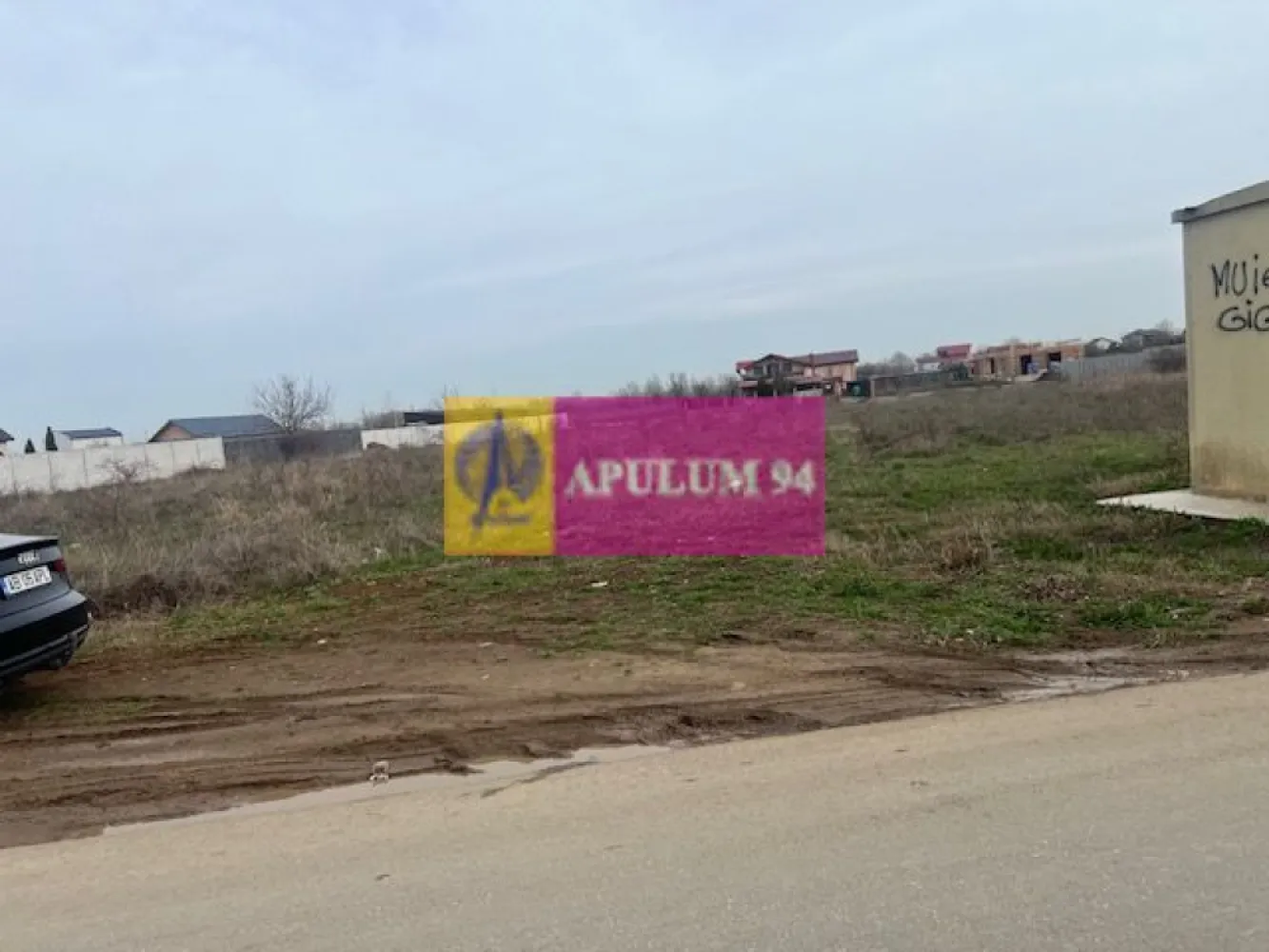 Teren Domnesti- Drumul Targului. - Compania imobiliara Apulum 94 va propune un teren situat in Domnesti- Ilfov, pe Drumul Targului. 
Terenul are o suprafata de 4458 mp si are 2 deschideri, una de 45,7 ml la drum asfaltat si cealalta de 42,9 ml la un drum pietruit.
Zona este foarte linistita, mai retrasa de un drum principal si este o zona in dezvoltare cu multe constructii noi. 
In fata terenului sunt toate utilitatile- gaze, curent, apa, canalizare.
Suprafata terenului se mai poate mari, lipit de acest teren fiind un alt teren de vanzare in suprafata de 1220 mp cu o deschidere de 12,78 ml.
Pentru vizionare si mai multe detalii nu ezitati sa ma contactati pe nr 0733683446- Laura Ionescu.