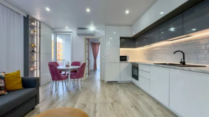 Apartament cu 3 camere de vânzare în zona Centrală